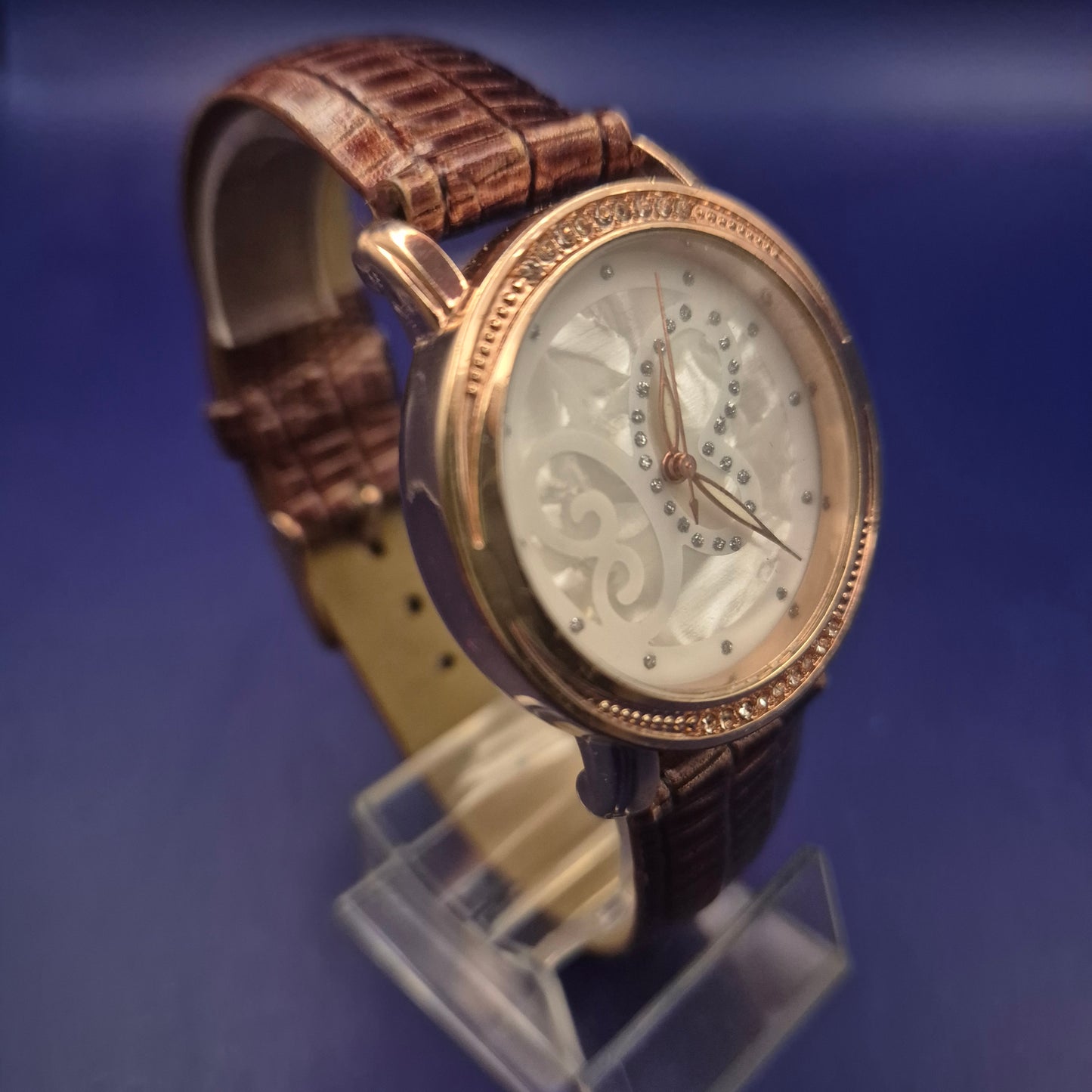 Elegante Eternal Love Damen Uhr – Roségold-Optik mit Perlmutt-Zifferblatt