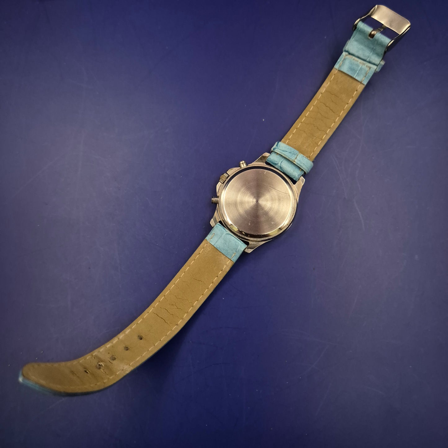 Elegante LK Damen Uhr – Türkises Perlmutt-Design mit Strassbesatz