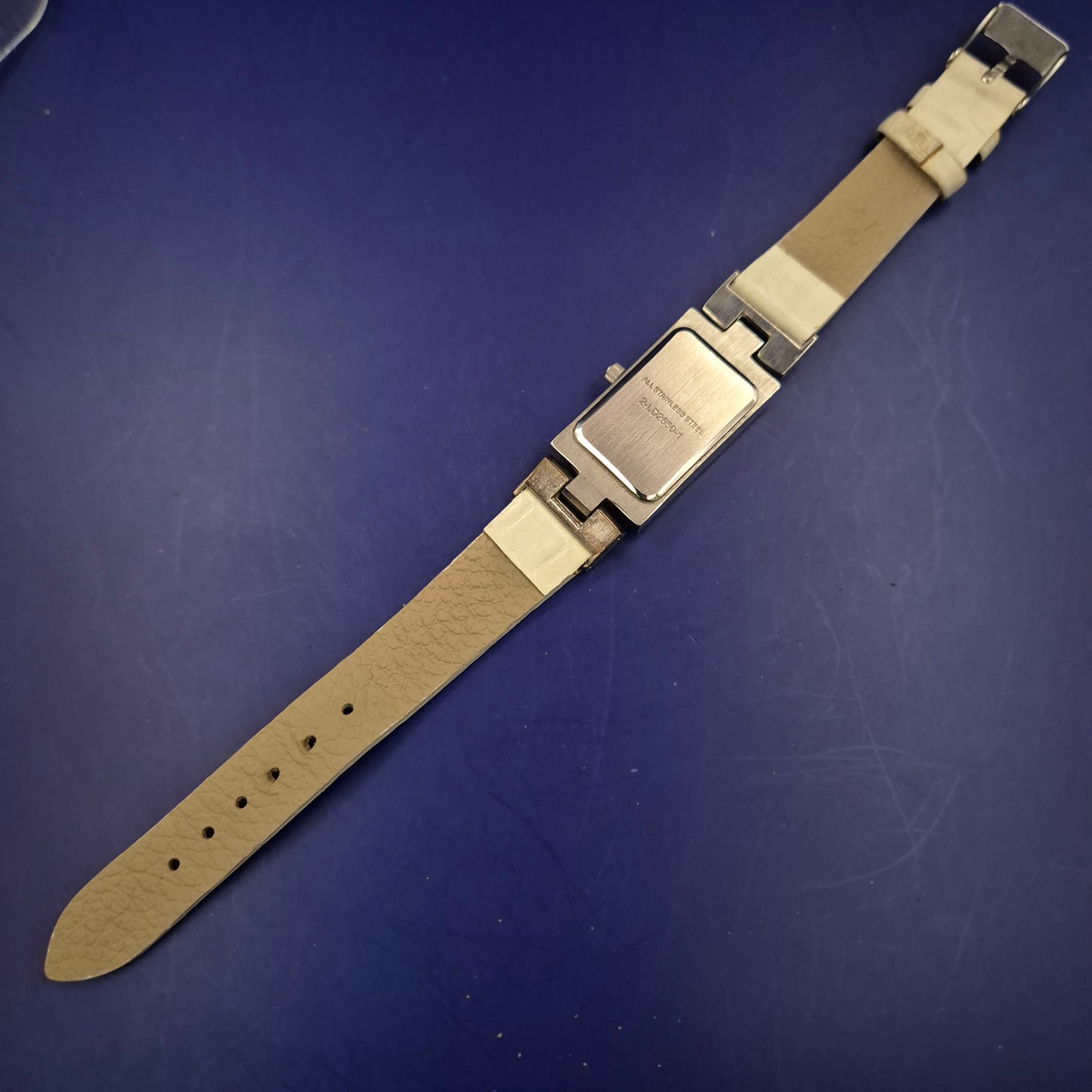Elegante Auriol Damen Uhr – Rechteckiges Design mit Strassbesatz