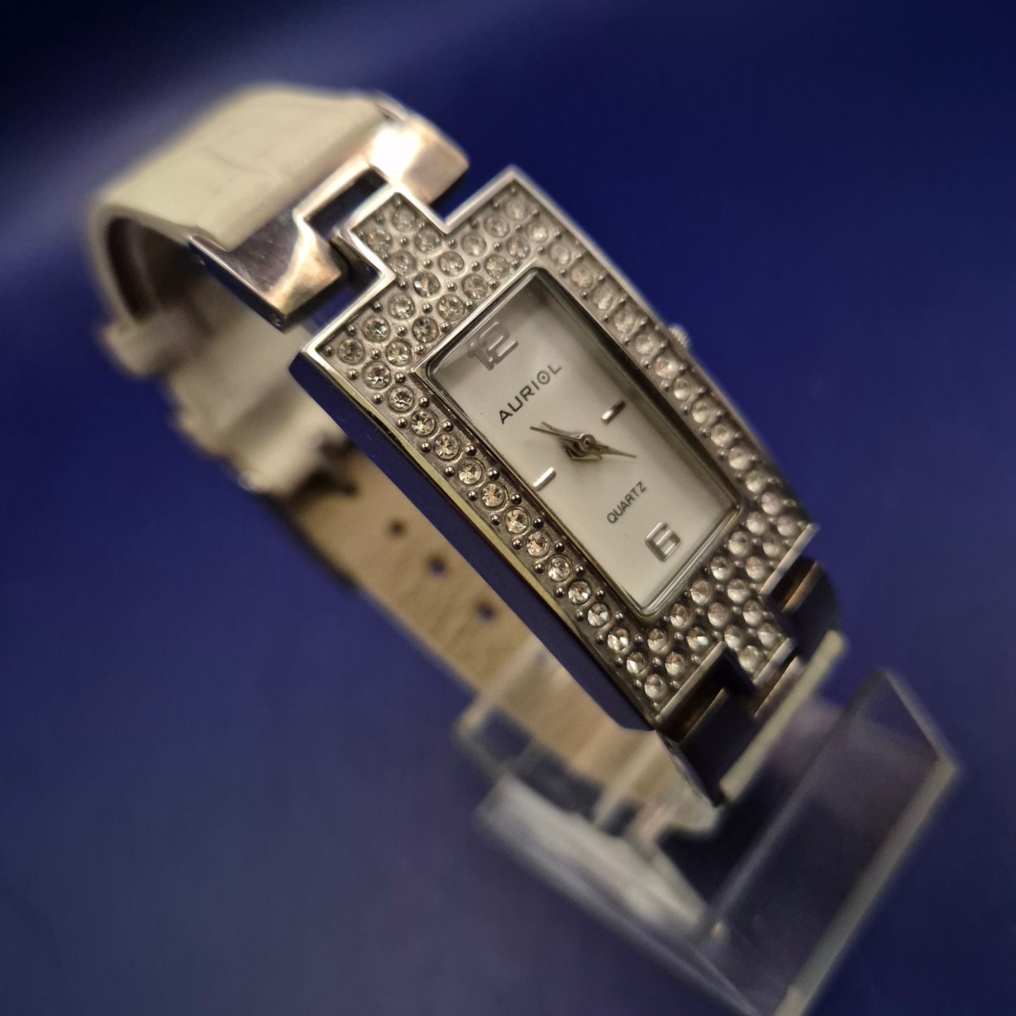 Elegante Auriol Damen Uhr – Rechteckiges Design mit Strassbesatz