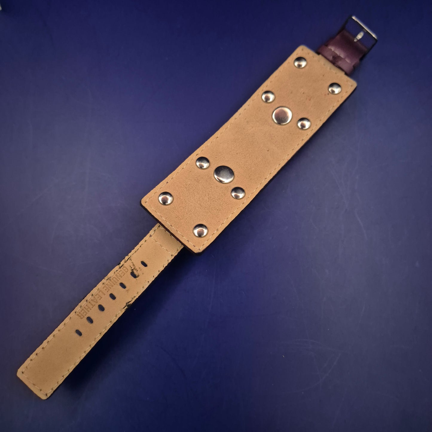 Moderne KangaROOS Damen Uhr – Markantes Manschetten-Design in Lila
