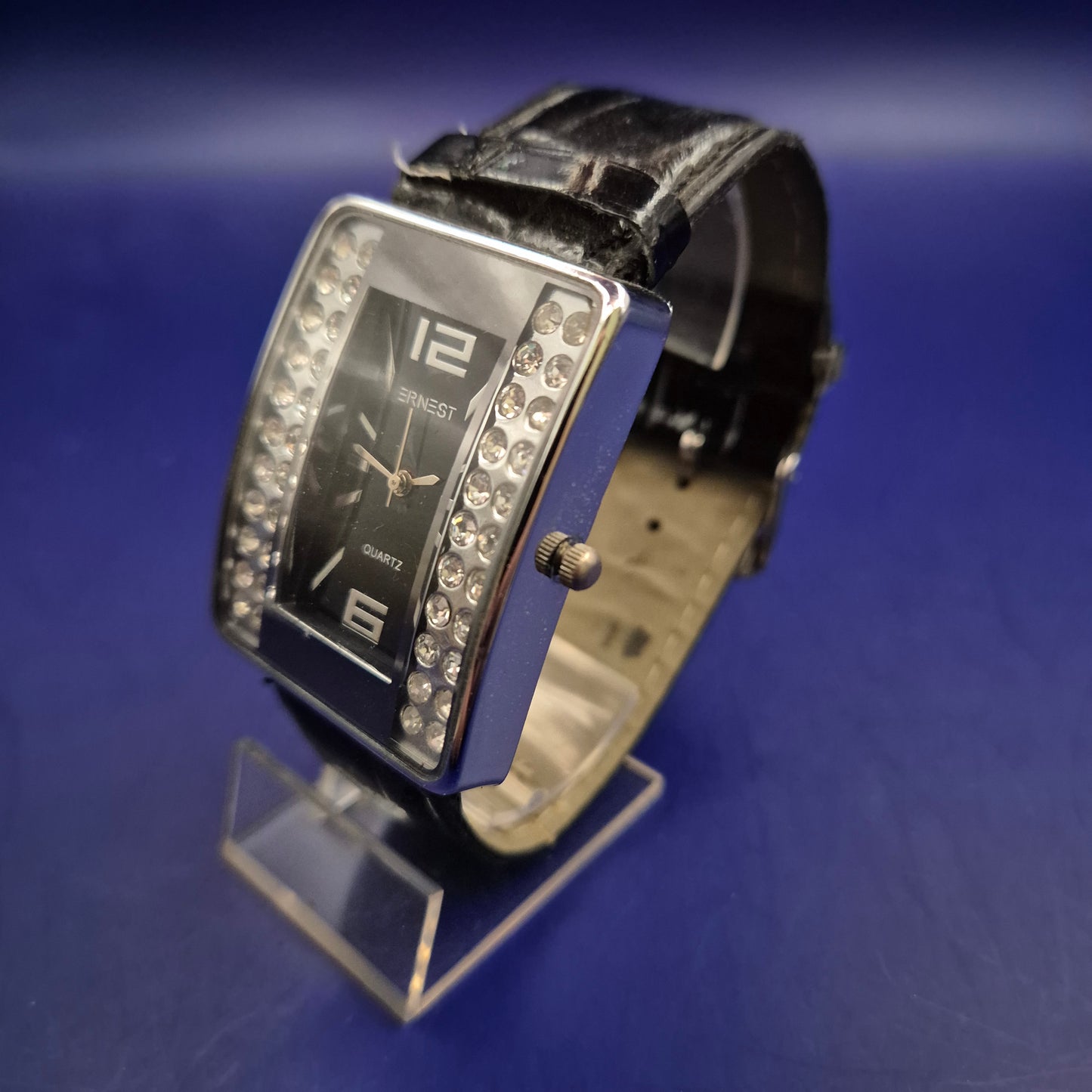 Exklusive Ernest Damen Uhr – Funkelnde Steine & Modernes Design