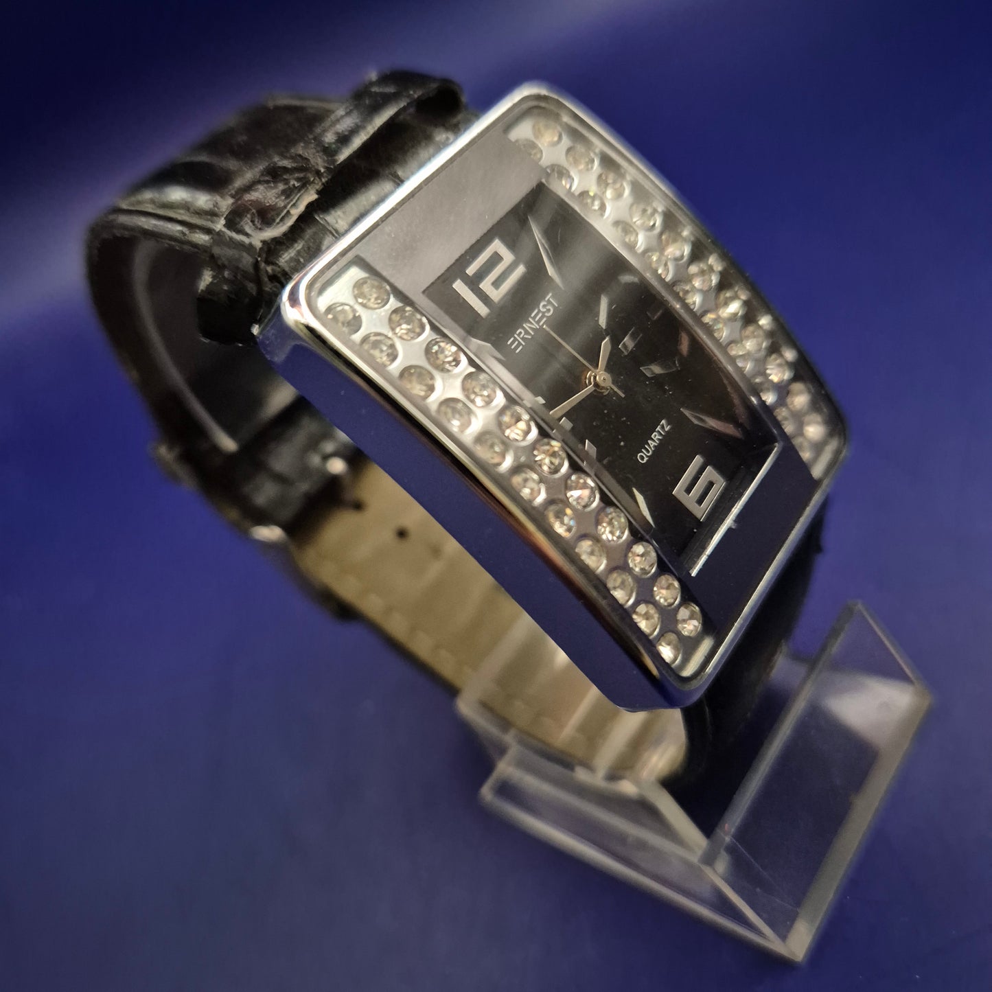 Exklusive Ernest Damen Uhr – Funkelnde Steine & Modernes Design
