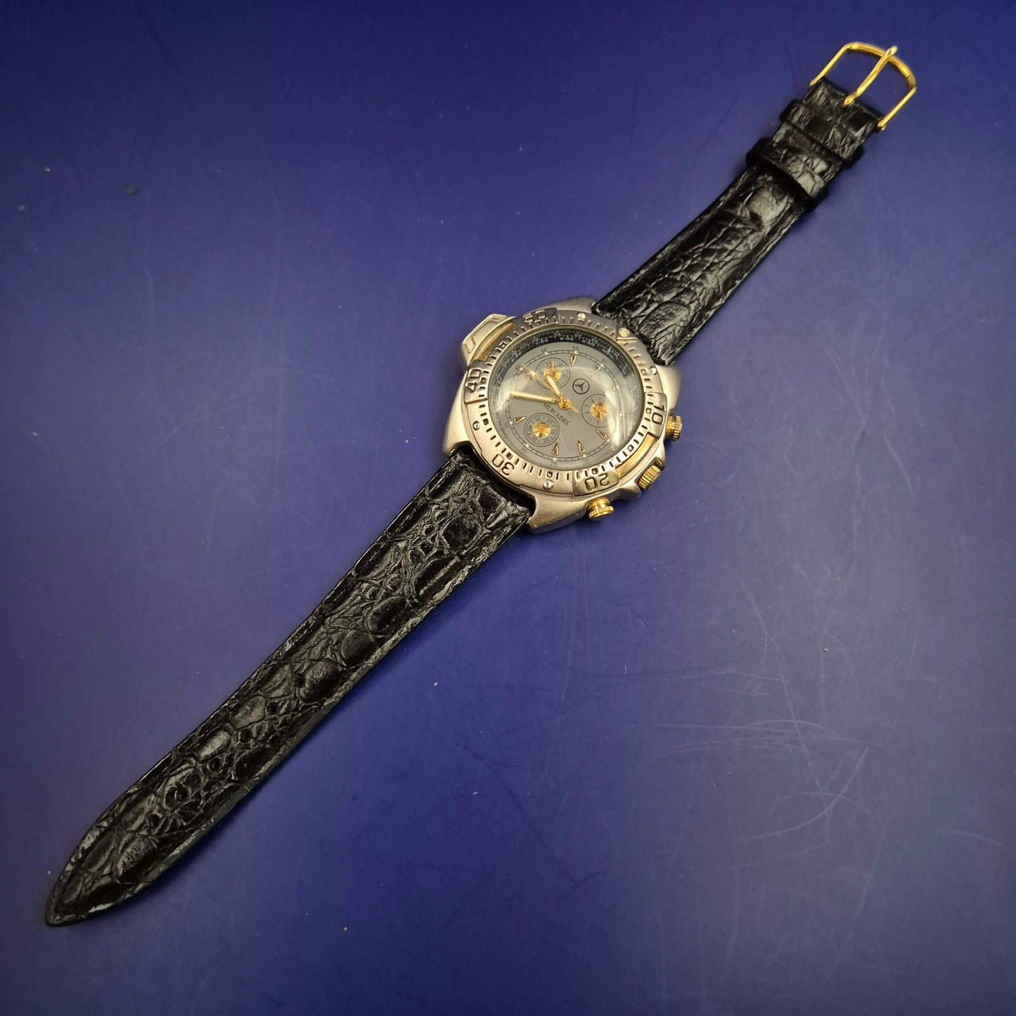 Robuste Mercedes Herren Uhr – Markanter Chrono-Look für Motorsportfans