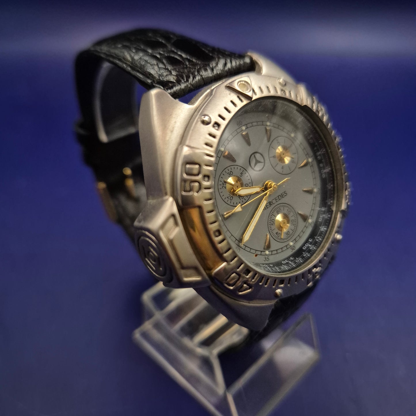 Robuste Mercedes Herren Uhr – Markanter Chrono-Look für Motorsportfans