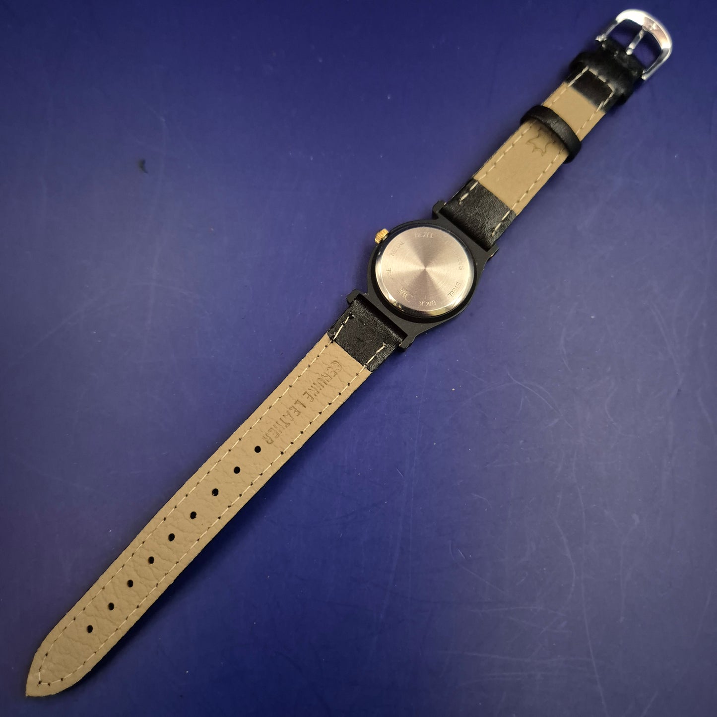 Exklusive MC Damen Uhr – Extravagantes Design mit Strassbesatz
