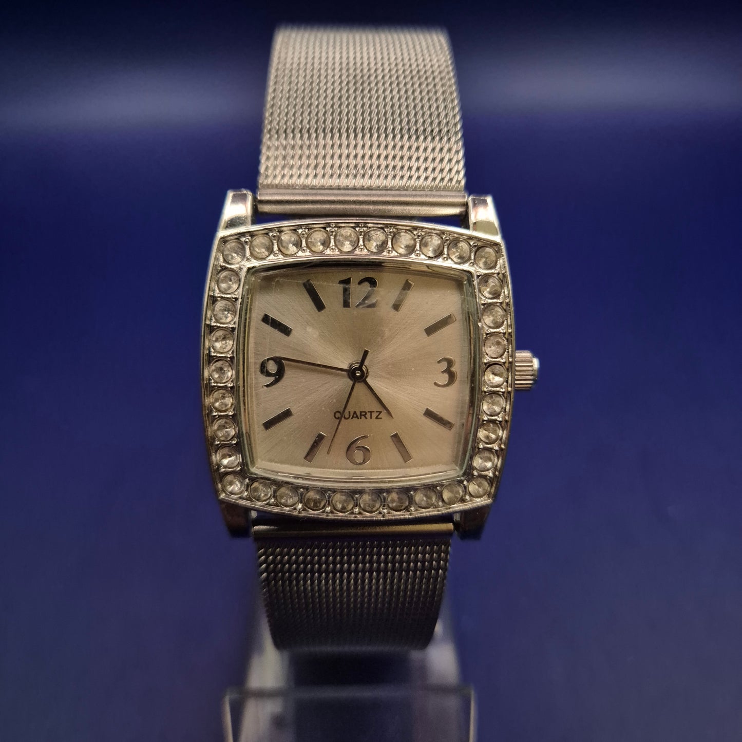 Elegante Damen Uhr – Quadratisches Design mit Strass-Lünette