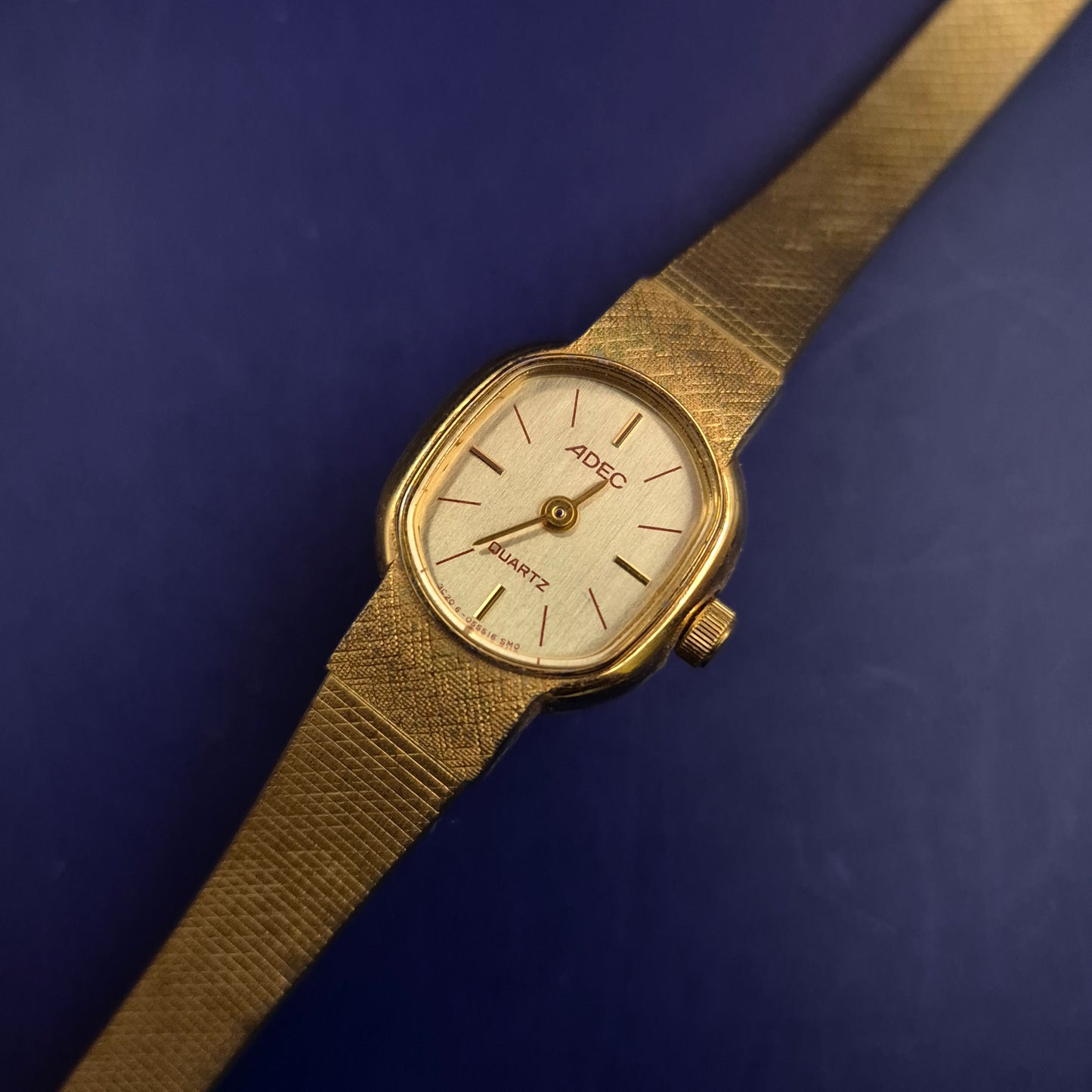 Elegante Adec Damen Uhr – Vintage Gold-Look von Citizen