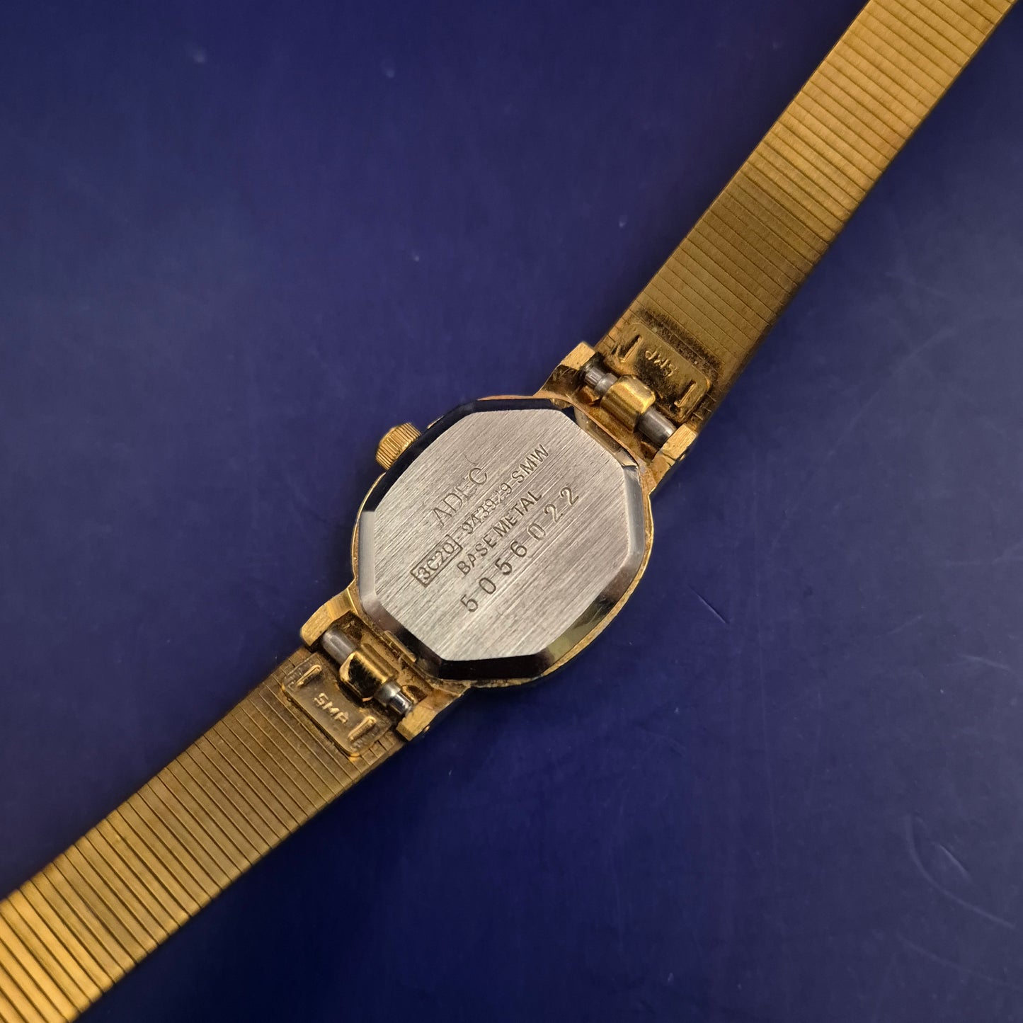 Elegante Adec Damen Uhr – Vintage Gold-Look von Citizen