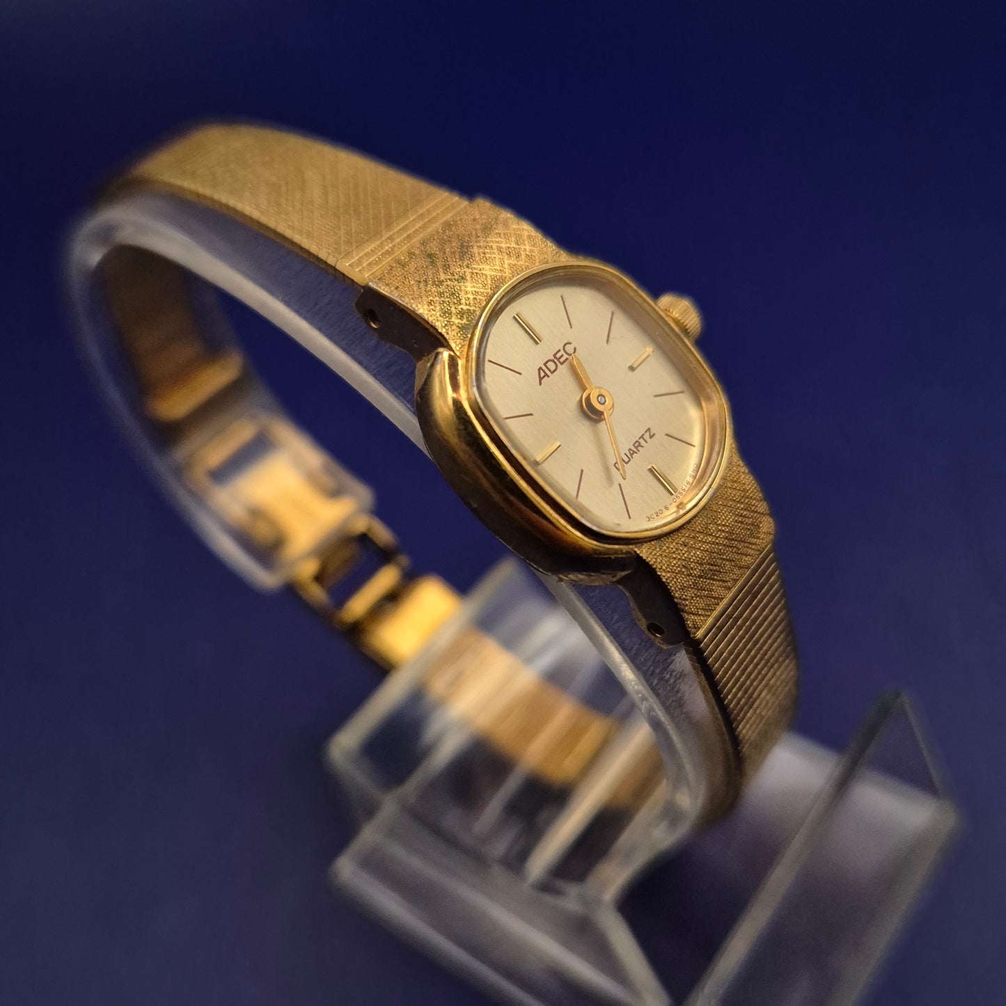 Elegante Adec Damen Uhr – Vintage Gold-Look von Citizen