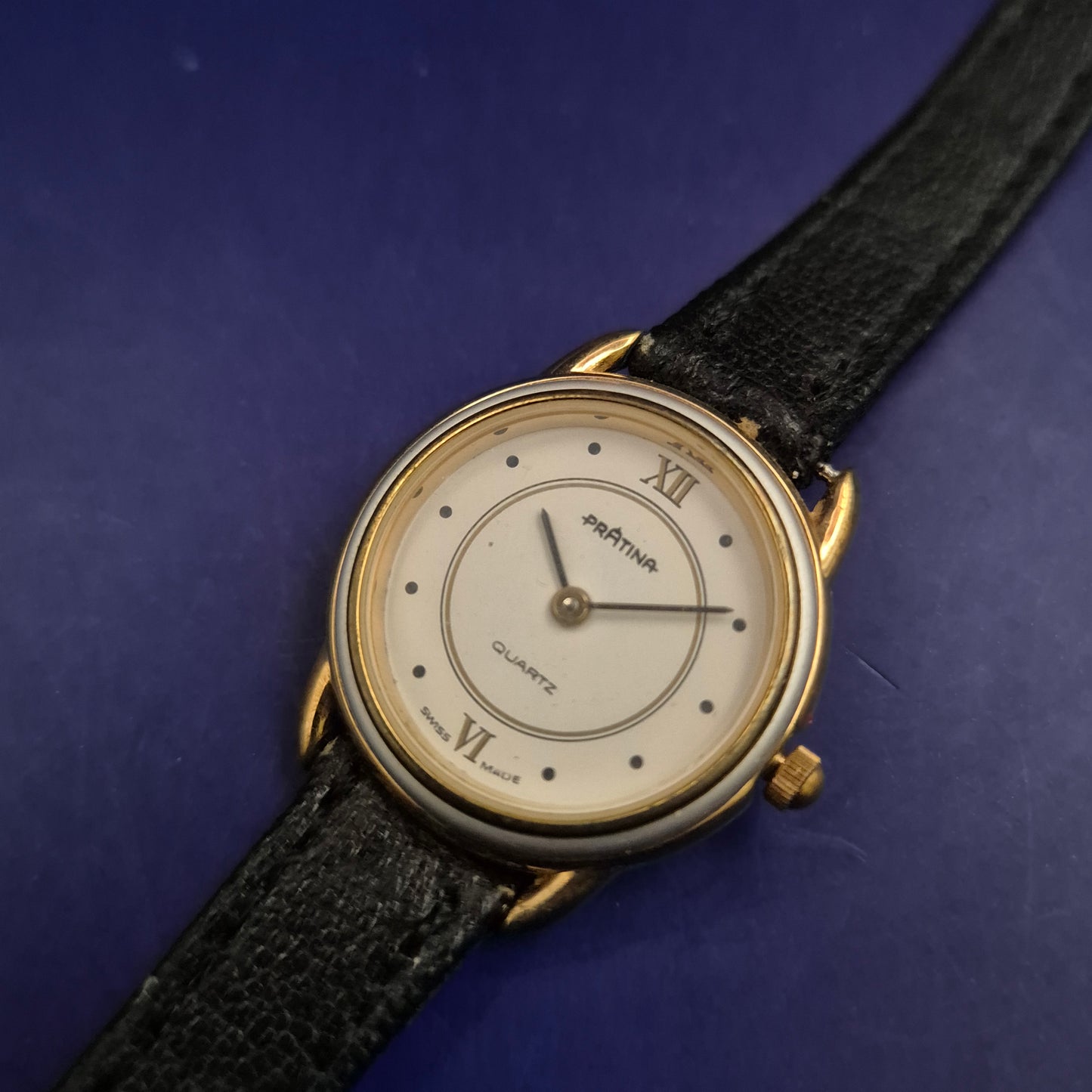 Titel Exklusive Pratina Damen Uhr – Klassisches Swiss Made Design in Gold-Optik