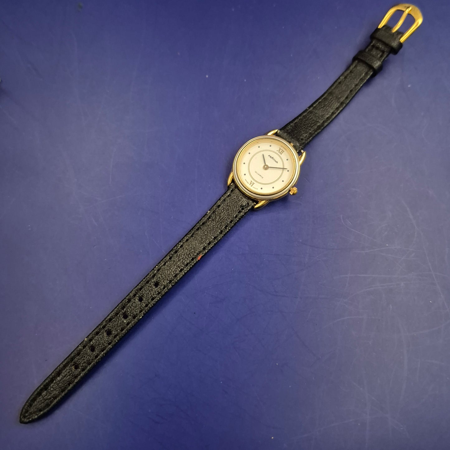 Titel Exklusive Pratina Damen Uhr – Klassisches Swiss Made Design in Gold-Optik