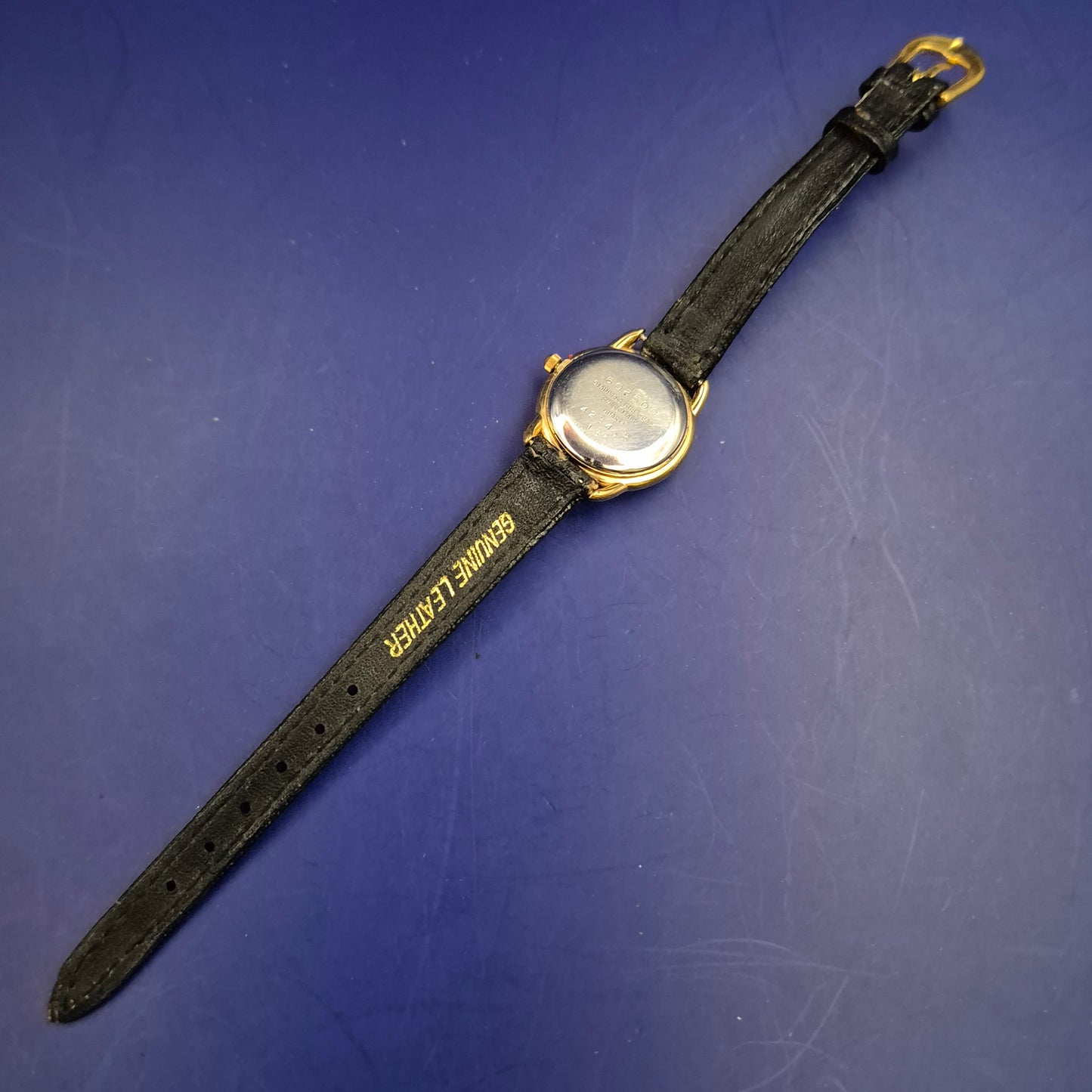 Titel Exklusive Pratina Damen Uhr – Klassisches Swiss Made Design in Gold-Optik