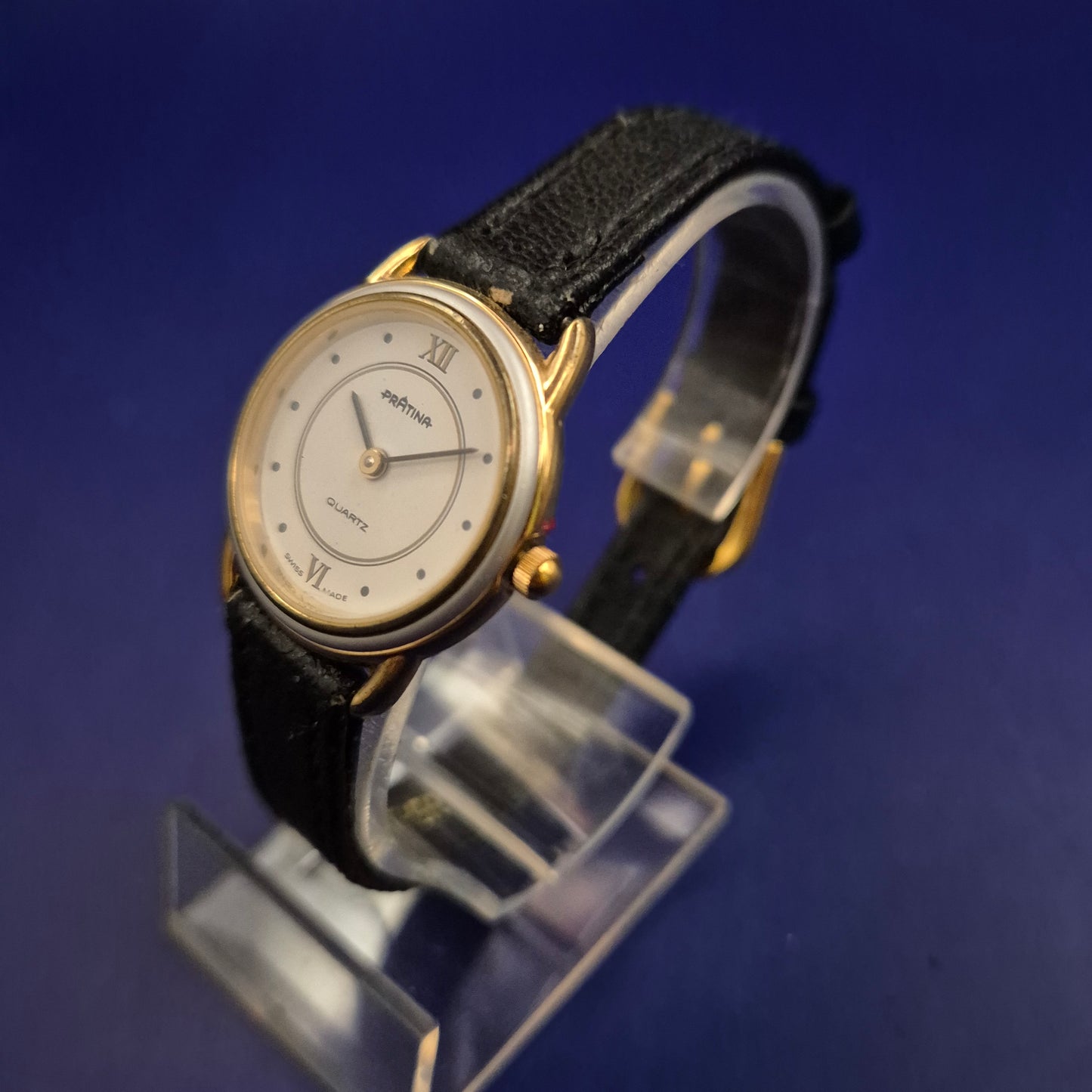 Titel Exklusive Pratina Damen Uhr – Klassisches Swiss Made Design in Gold-Optik