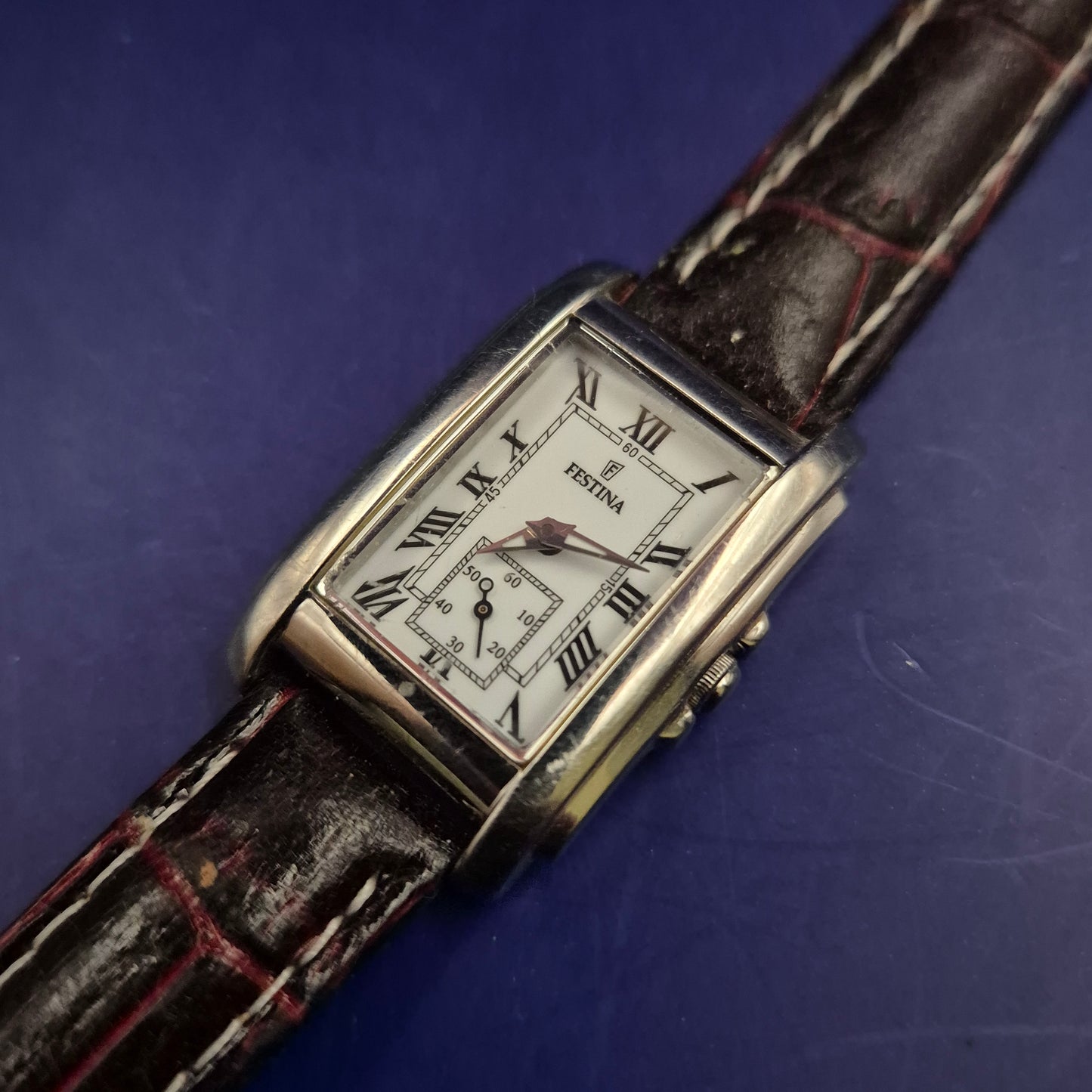 Klassische Festina Damen Uhr – Elegantes Rechteck-Design mit Lederband