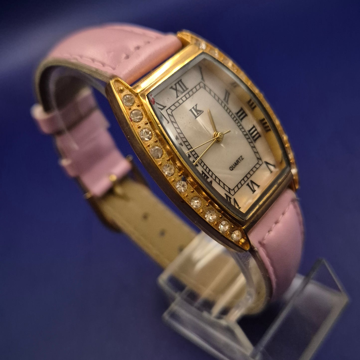 Elegante IK Damen Uhr – Glamouröses Design mit Kristallen & Perlmutt