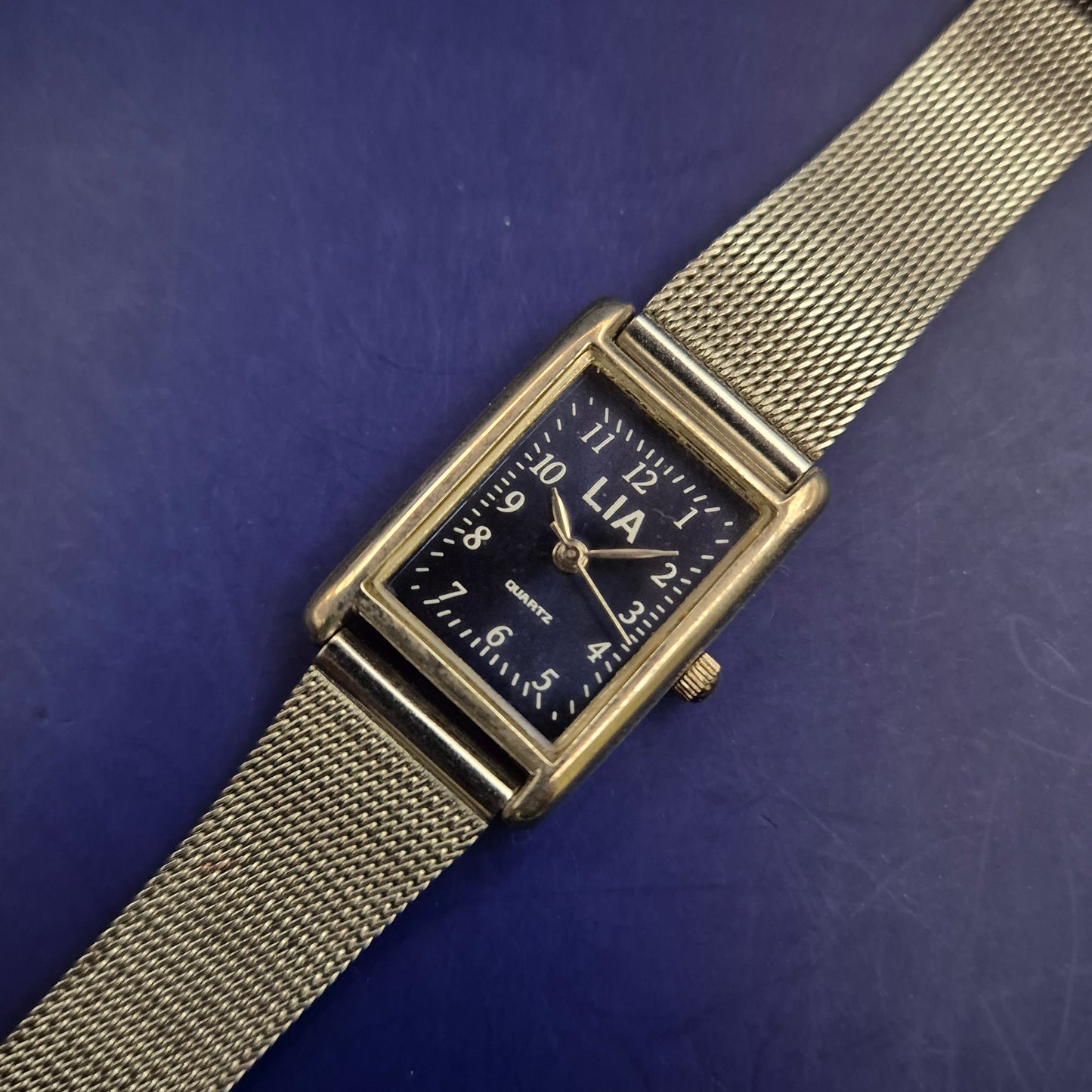 Schlichte LIA Damen Uhr – Zeitloses Silber-Design mit Milanaiseband