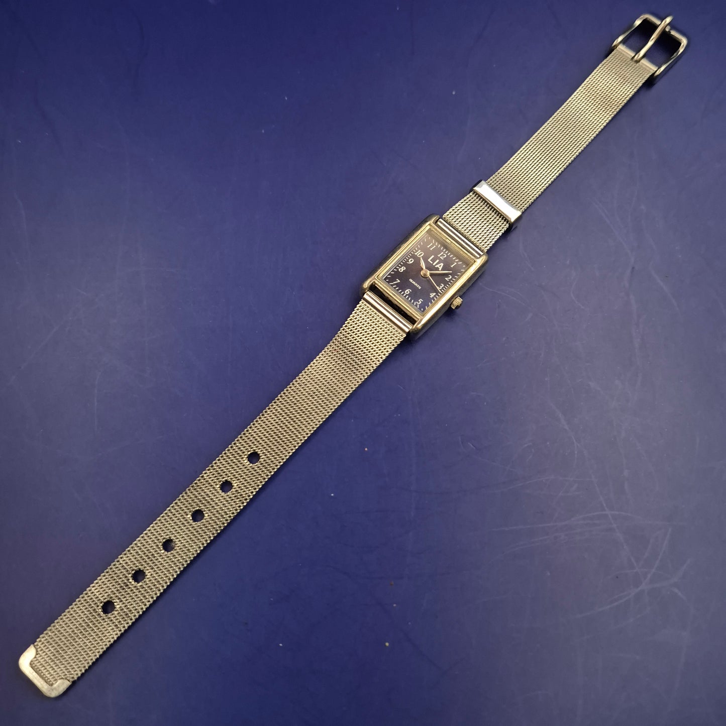Schlichte LIA Damen Uhr – Zeitloses Silber-Design mit Milanaiseband