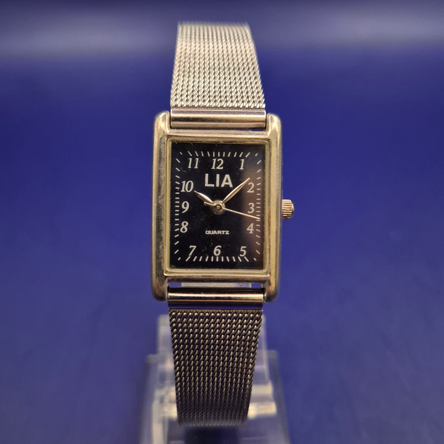 Schlichte LIA Damen Uhr – Zeitloses Silber-Design mit Milanaiseband