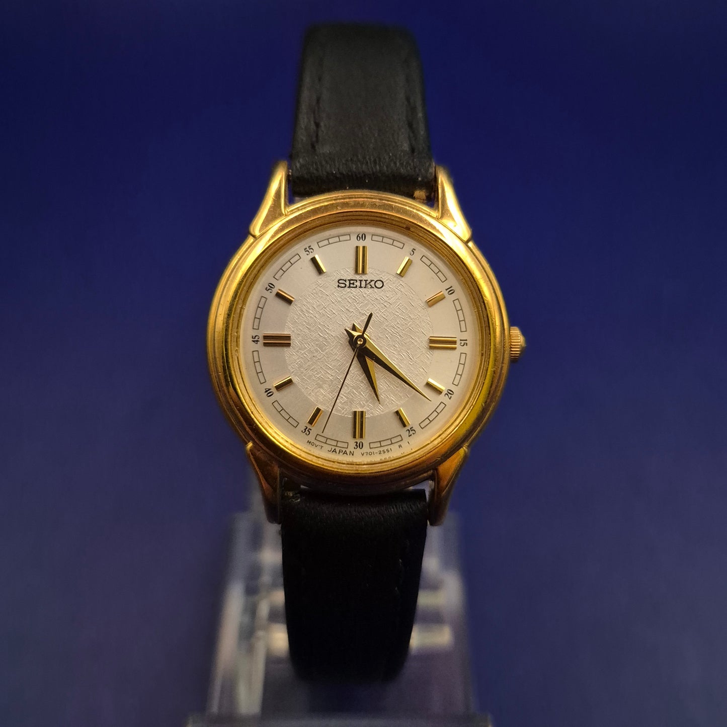 Edle Seiko Damen Uhr – Klassisches Gold-Design mit Struktur-Zifferblatt
