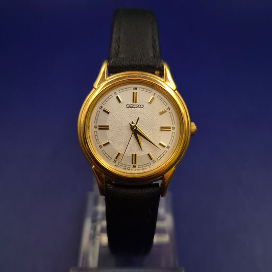 Edle Seiko Damen Uhr – Klassisches Gold-Design mit Struktur-Zifferblatt