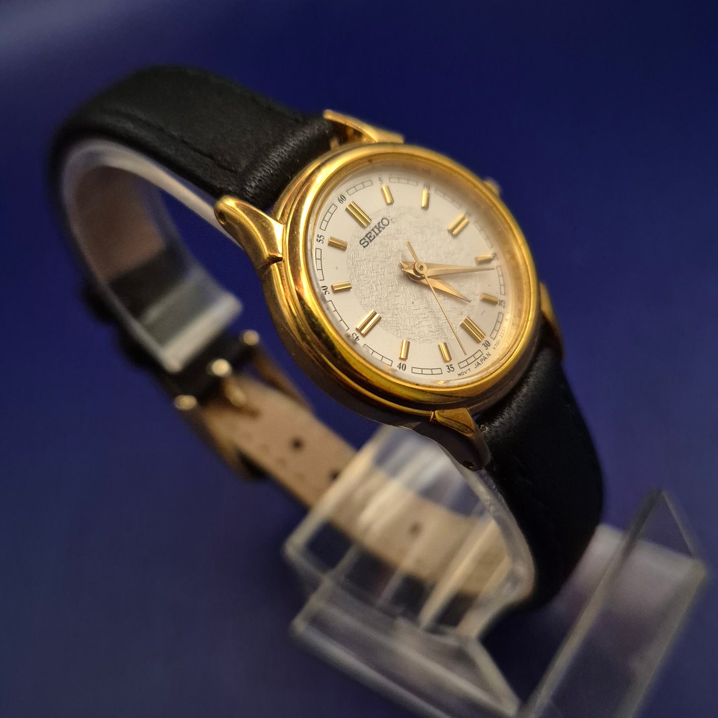 Edle Seiko Damen Uhr – Klassisches Gold-Design mit Struktur-Zifferblatt