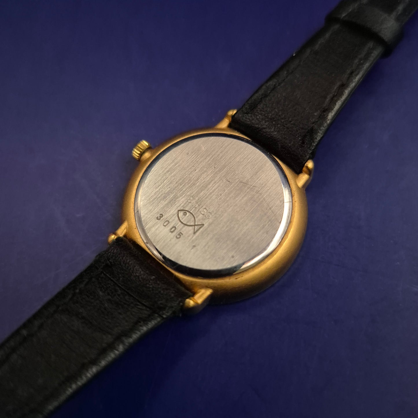 Minimalistische Golana Swiss Damen Uhr – Elegantes Schwarz & Gold Design