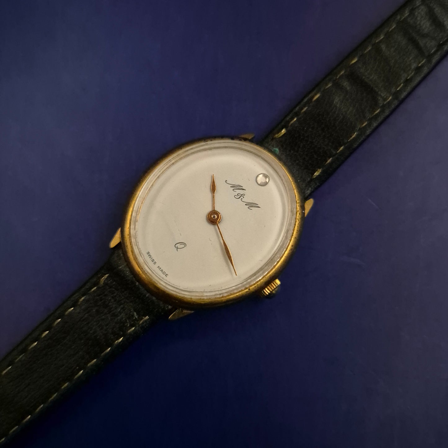 Elegante M&M Damen Uhr – Klassisches Gold Design mit Lederarmband