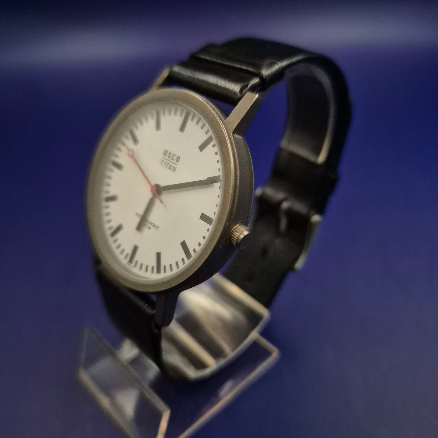 Minimalistische OSCO TITAN Herren Uhr – Bauhaus Stil in Titan-Optik