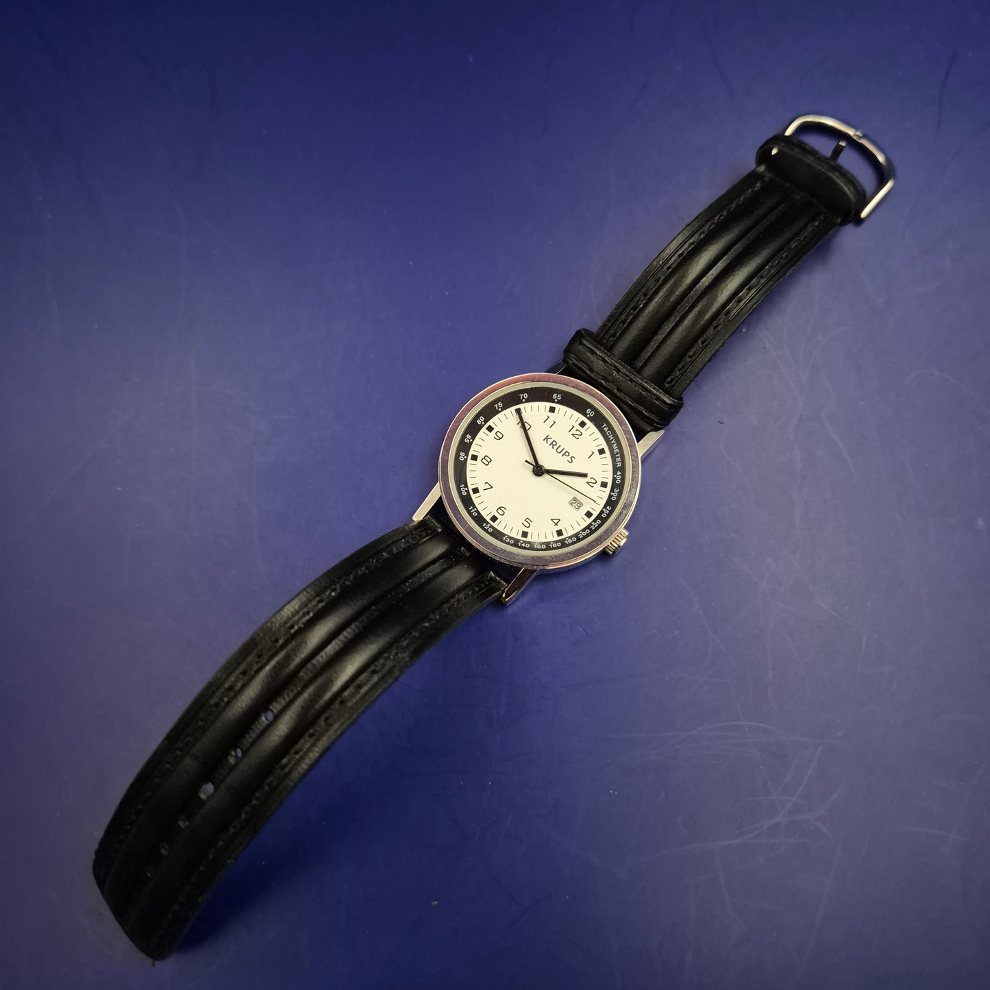 Klassische Krups Herren Uhr – Sportliches Design mit Tachymeter