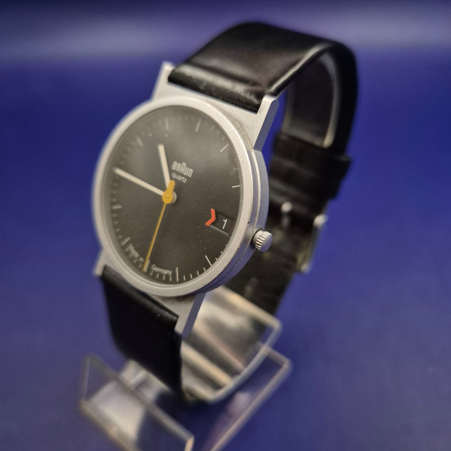 Exklusive Braun Herren Uhr – Bauhaus Klassiker AW 10 in Schwarz