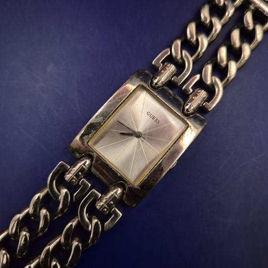 Elegante Guess Damen Uhr – Schmuckuhr mit Gliederkettenarmband