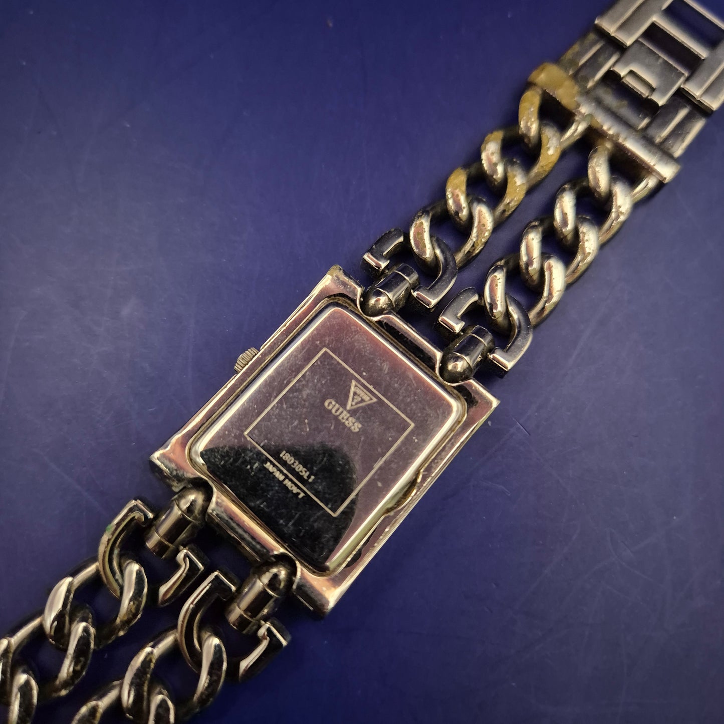 Elegante Guess Damen Uhr – Schmuckuhr mit Gliederkettenarmband