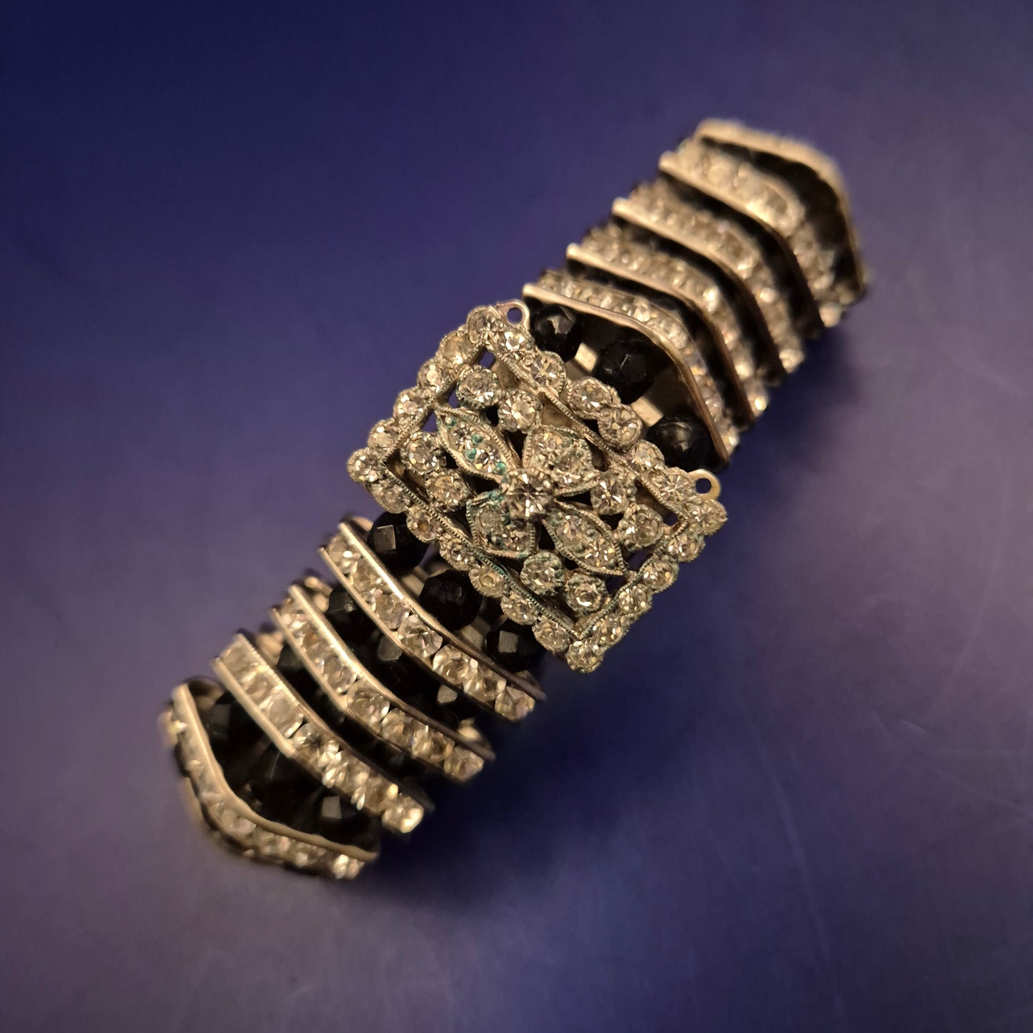 Glamouröses Damen Armband mit Strass – Funkelndes Design in Schwarz & Silber