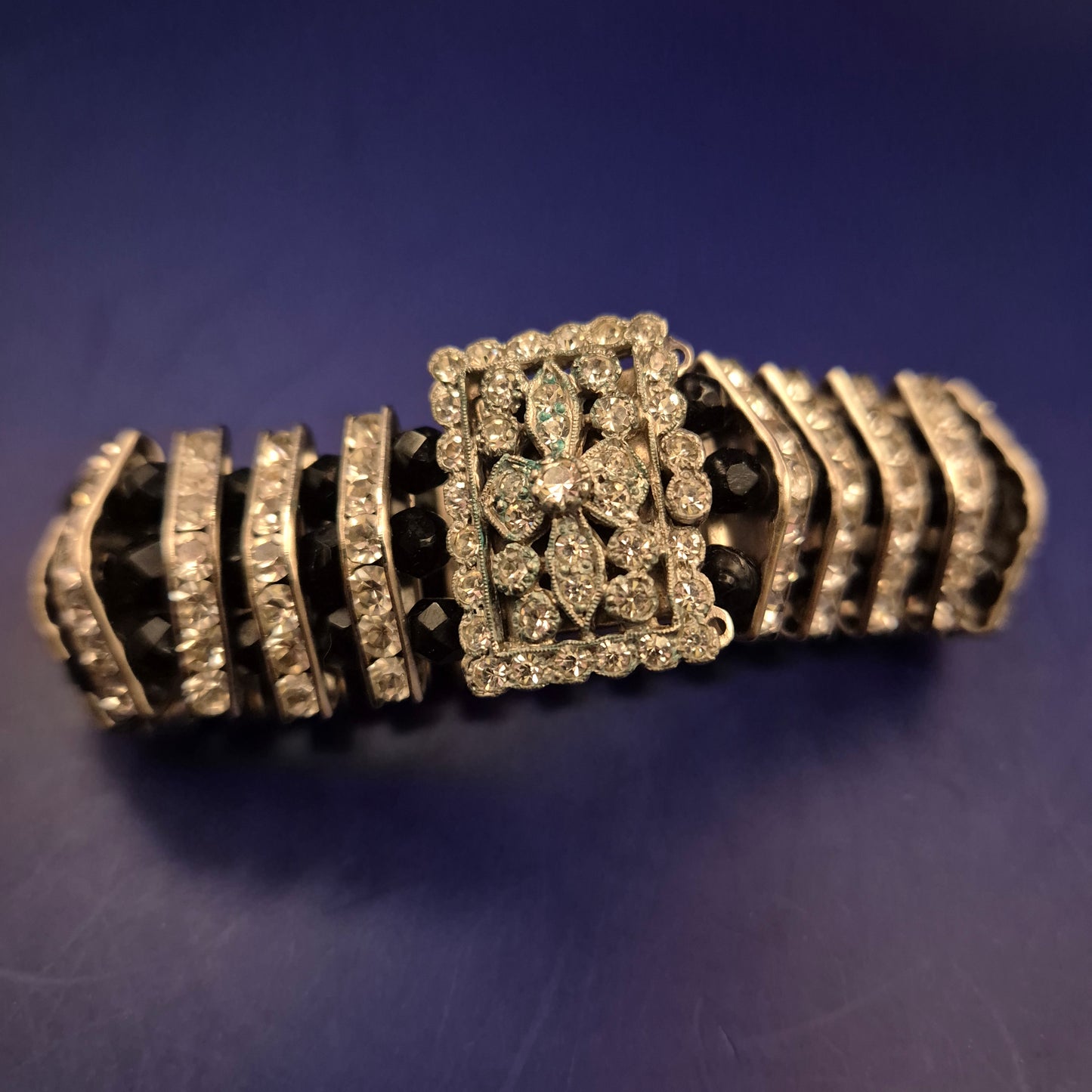 Glamouröses Damen Armband mit Strass – Funkelndes Design in Schwarz & Silber
