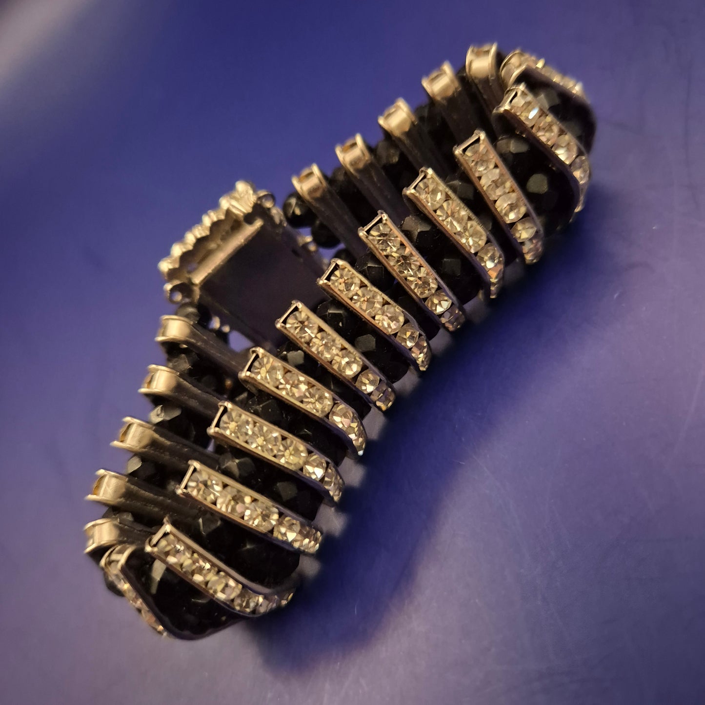 Glamouröses Damen Armband mit Strass – Funkelndes Design in Schwarz & Silber