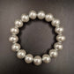Edles Damen Armband mit grauen Perlen – Klassischer Glanz & Elastisch