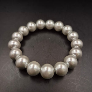 Edles Damen Armband mit grauen Perlen – Klassischer Glanz & Elastisch