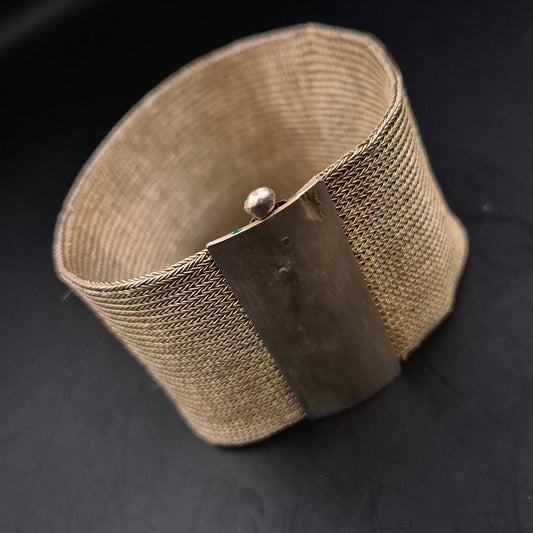 Breites Vintage Damen Armband in Mesh-Optik – Goldfarbenes Statement