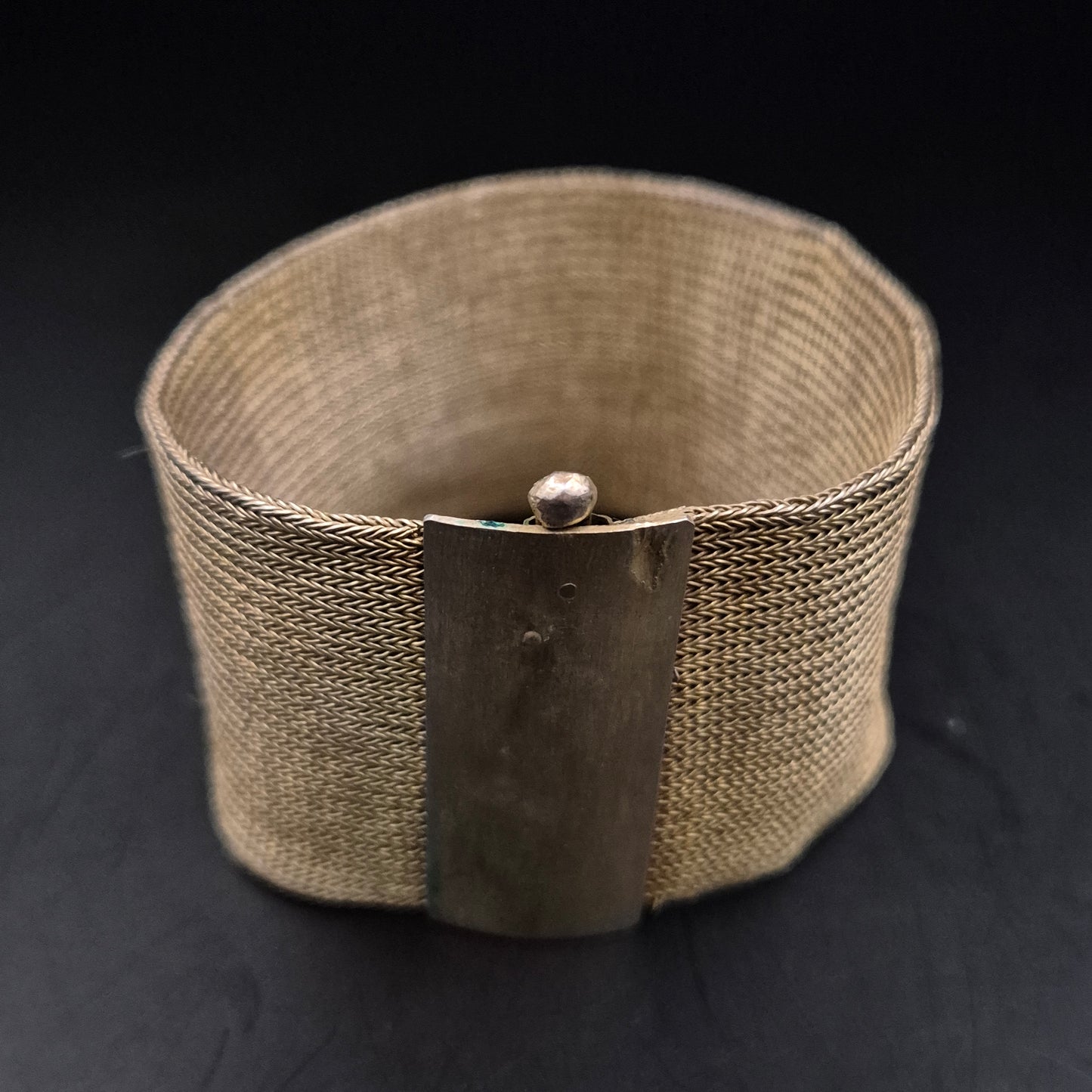 Breites Vintage Damen Armband in Mesh-Optik – Goldfarbenes Statement