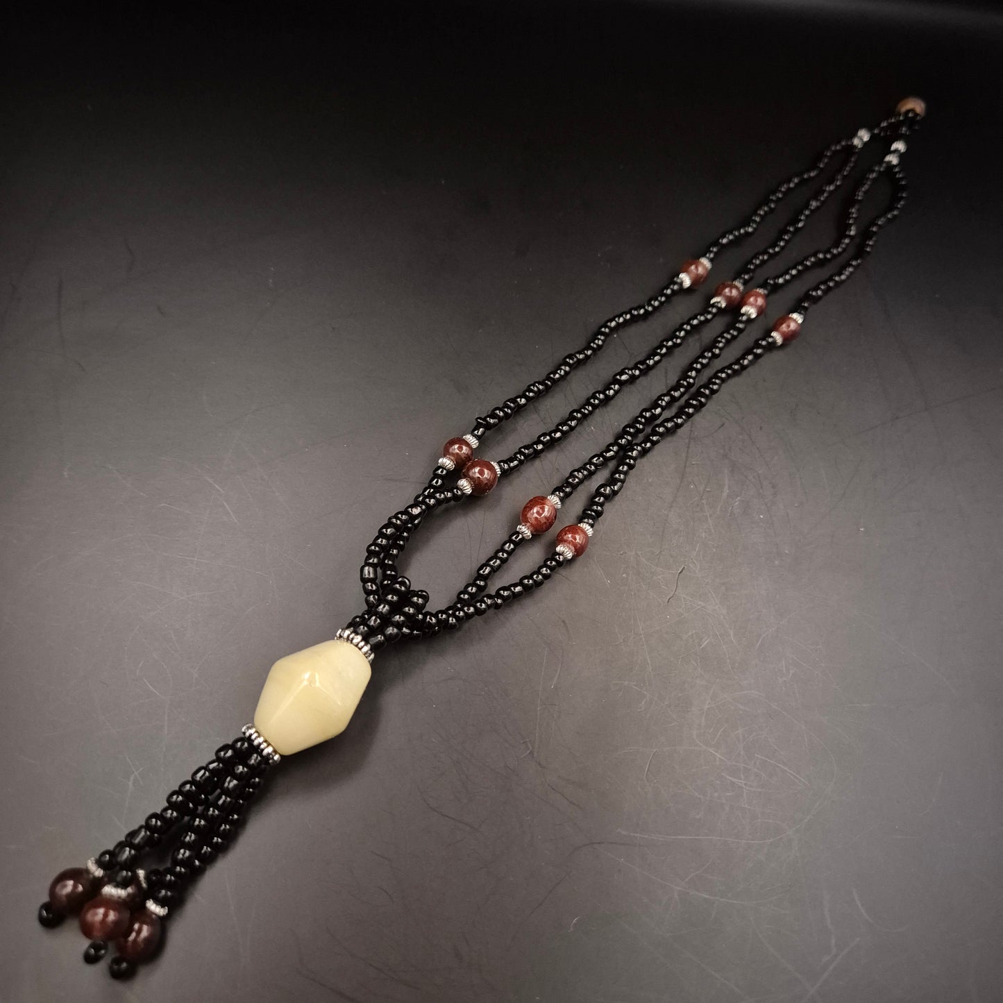 Elegante Boho Damen Kette – Perlenkette mit Ethno-Details