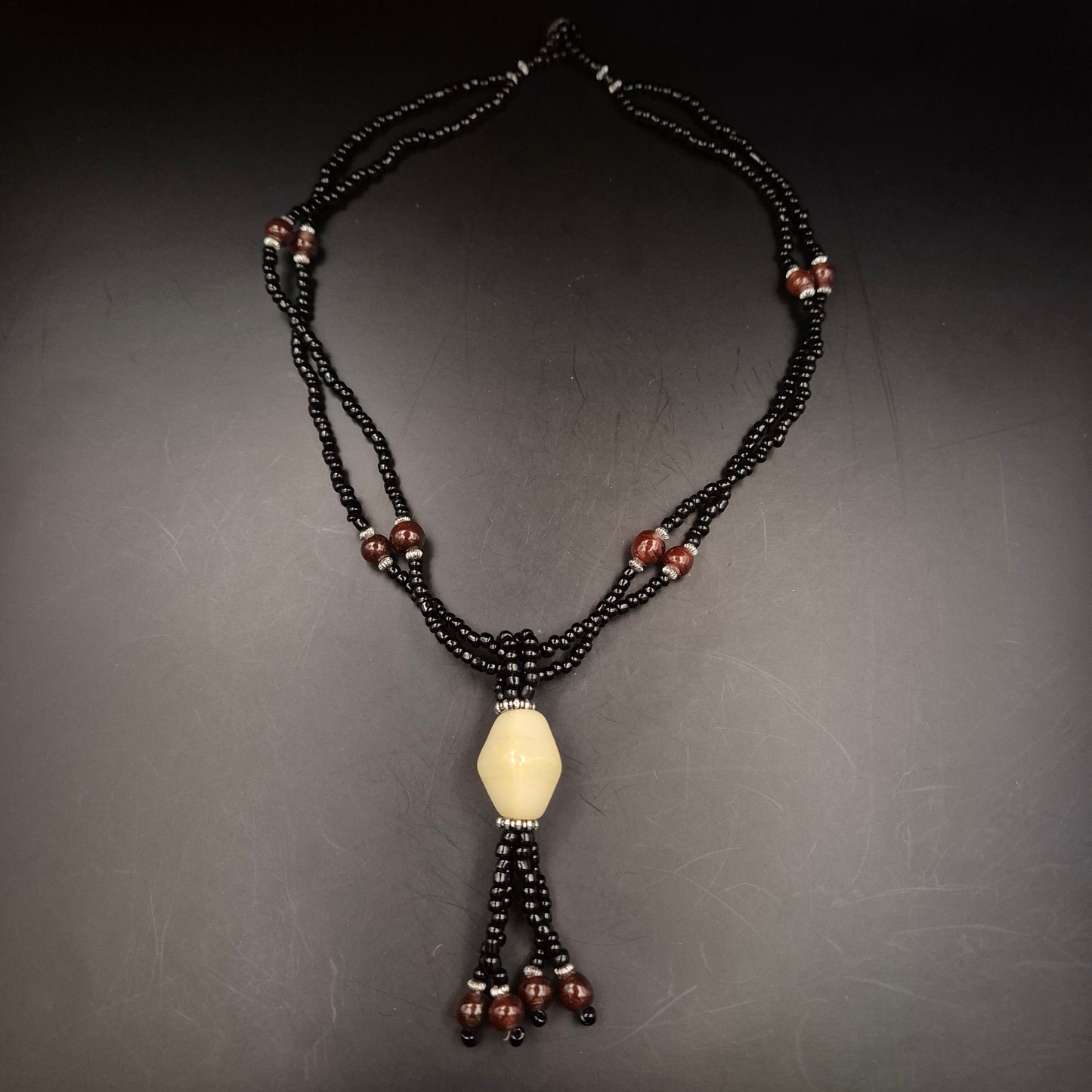 Elegante Boho Damen Kette – Perlenkette mit Ethno-Details