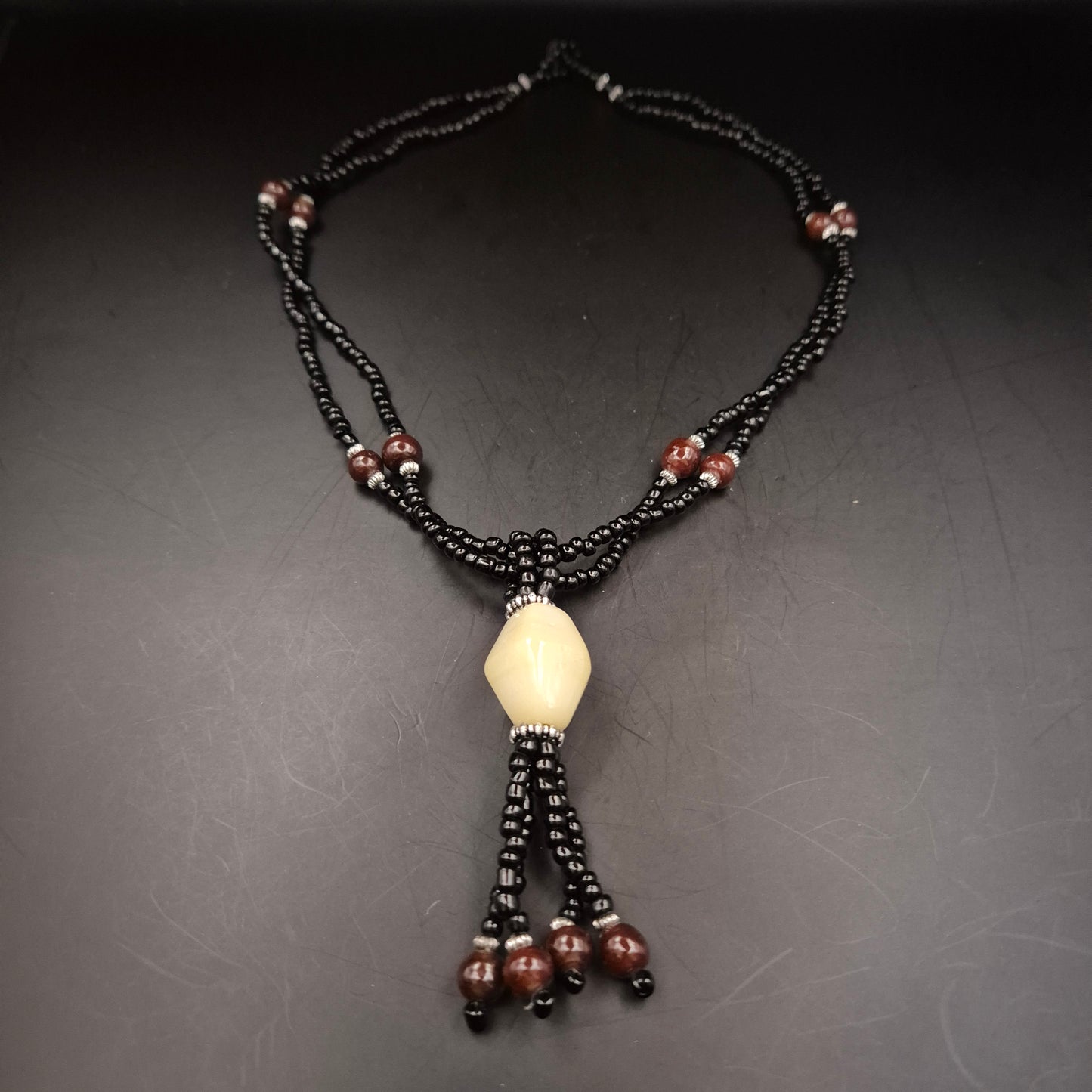 Elegante Boho Damen Kette – Perlenkette mit Ethno-Details