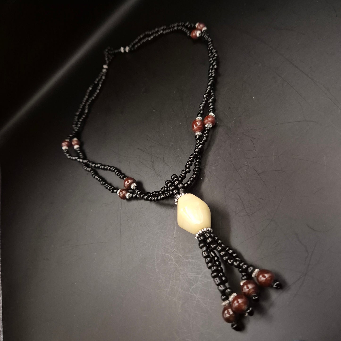 Elegante Boho Damen Kette – Perlenkette mit Ethno-Details