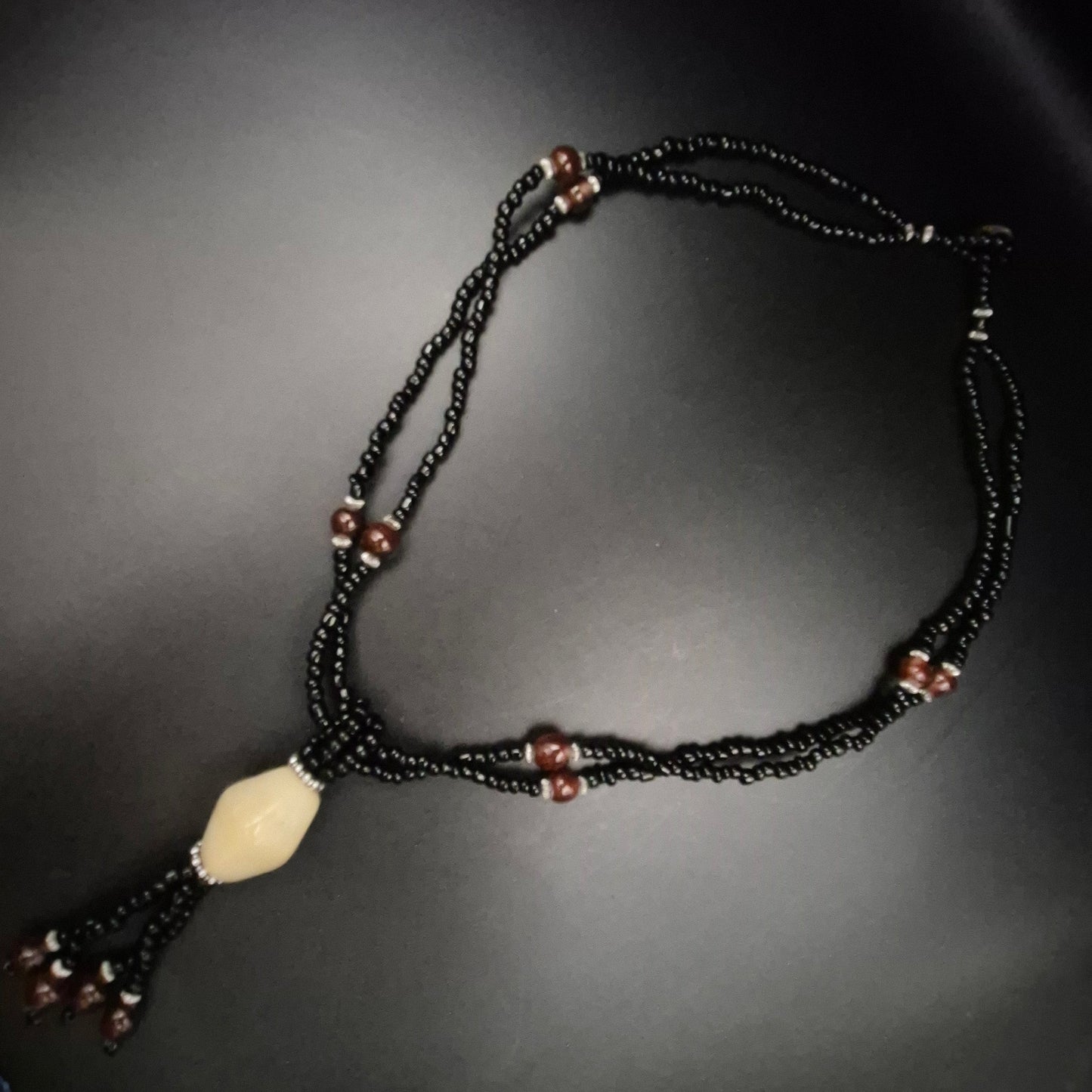 Elegante Boho Damen Kette – Perlenkette mit Ethno-Details