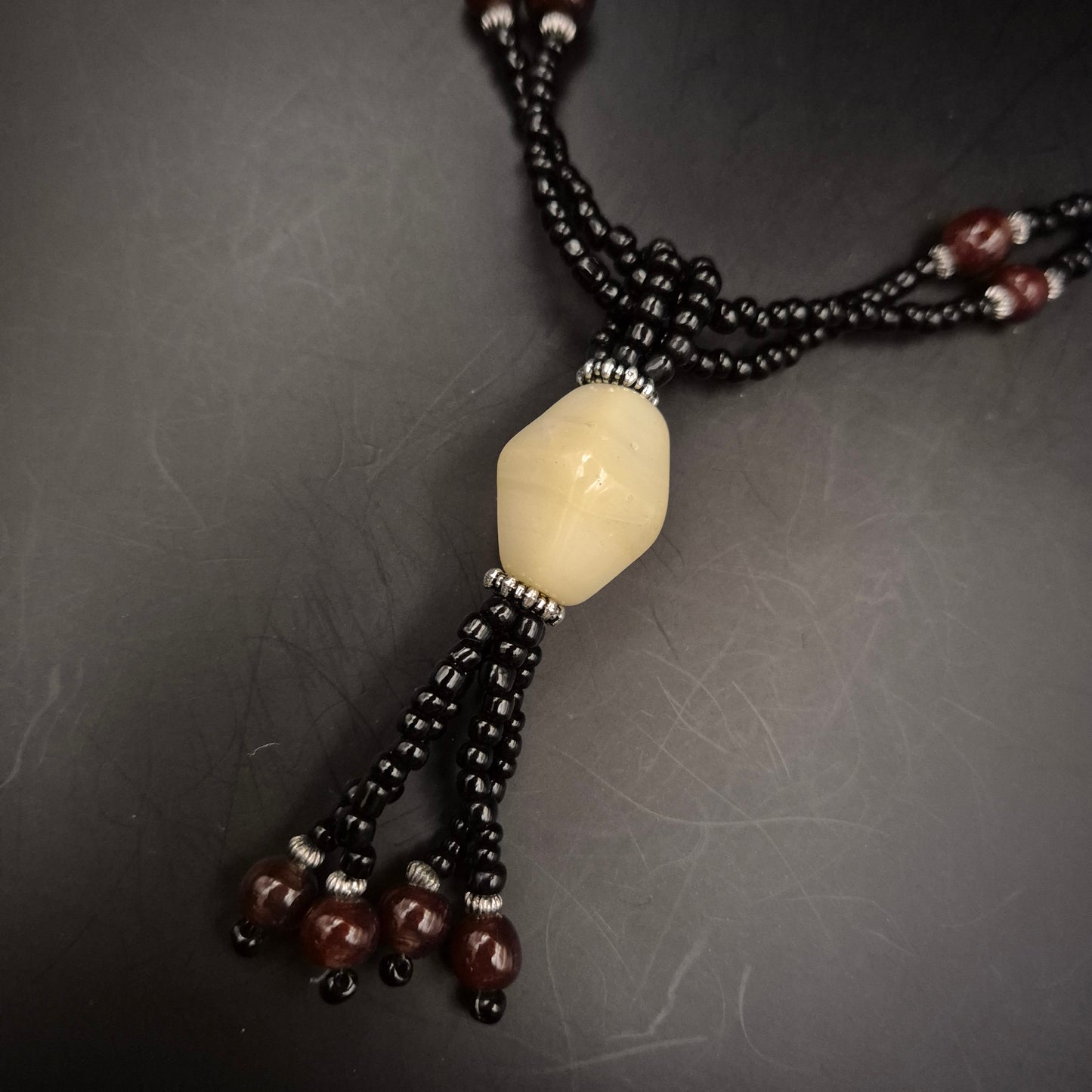 Elegante Boho Damen Kette – Perlenkette mit Ethno-Details