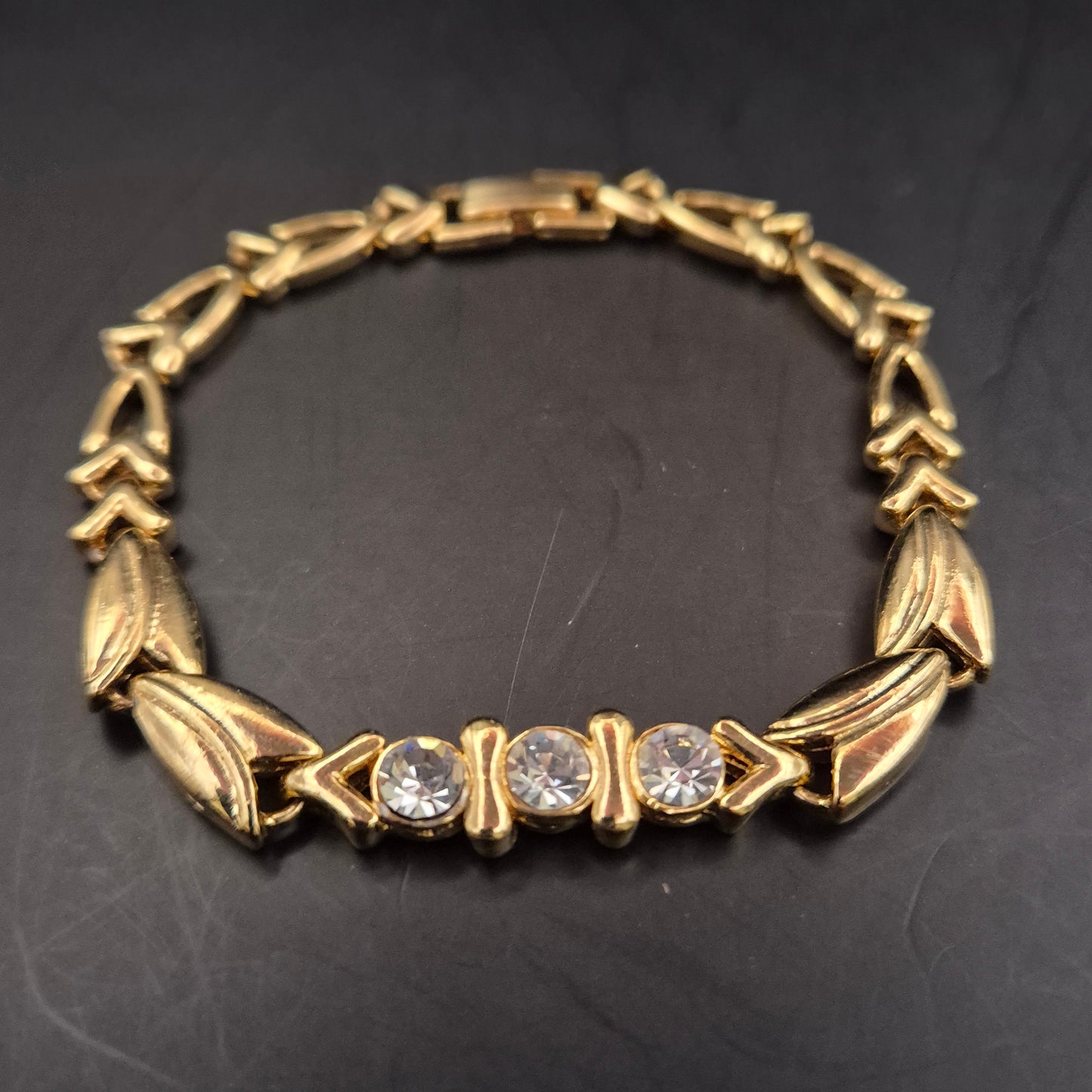 Elegantes Damen Armband in Goldoptik – Luxuriöses Design mit Kristallbesatz