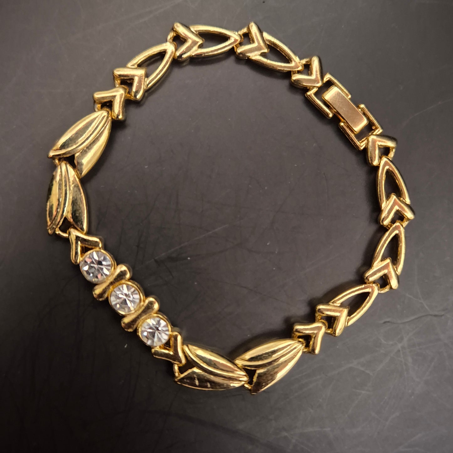 Elegantes Damen Armband in Goldoptik – Luxuriöses Design mit Kristallbesatz