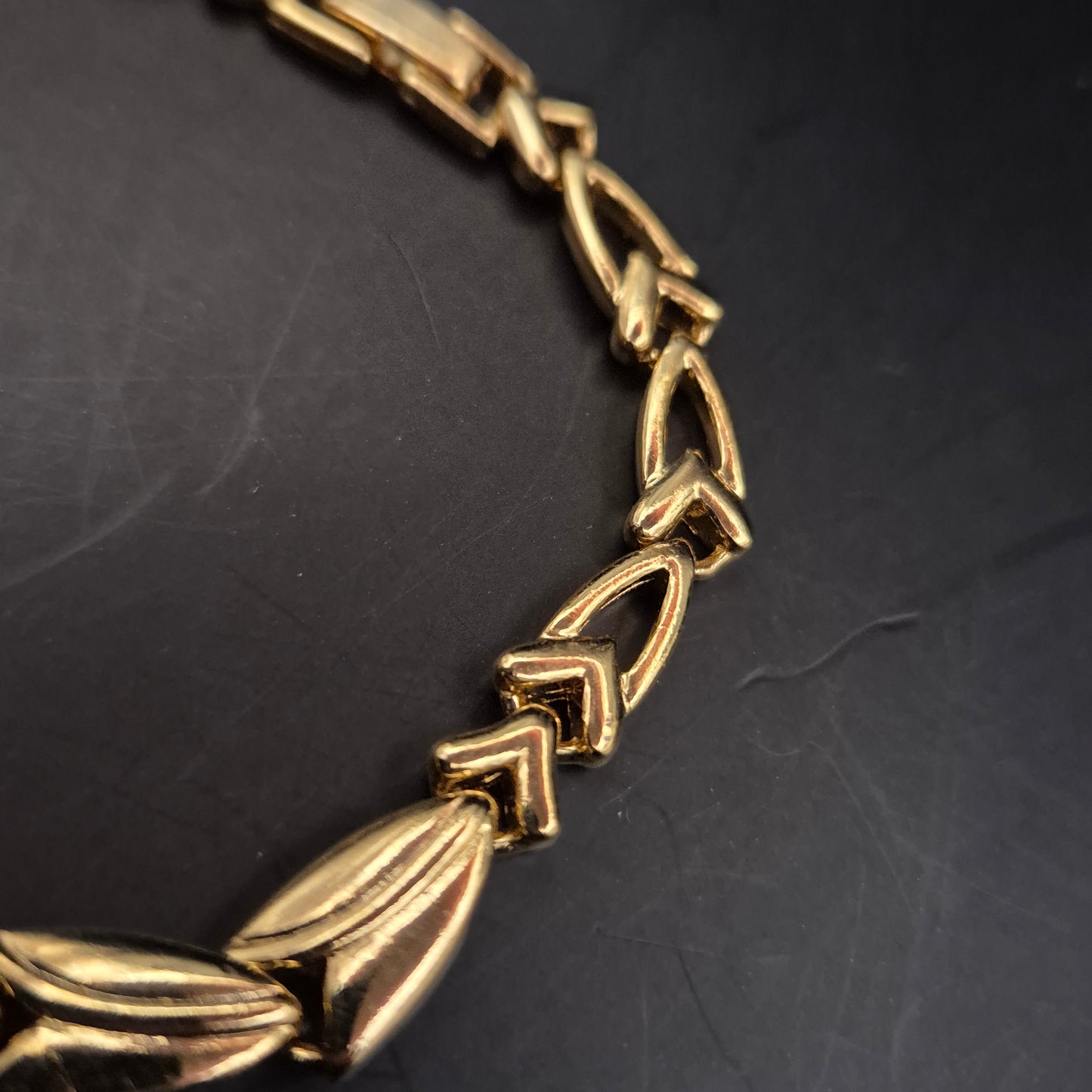 Elegantes Damen Armband in Goldoptik – Luxuriöses Design mit Kristallbesatz