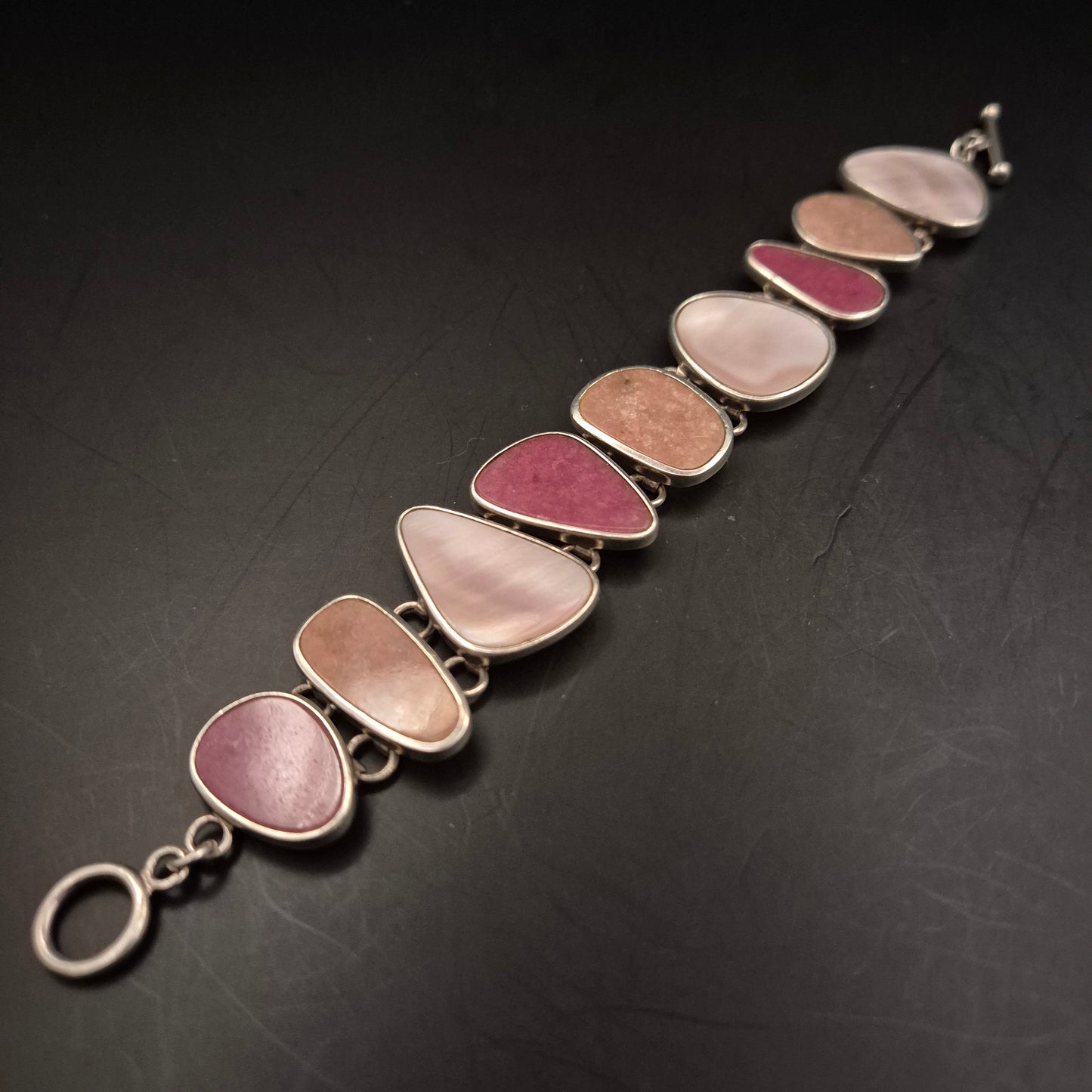 Elegantes Damen Armband – Silberfarben mit Perlmutt und Naturstein